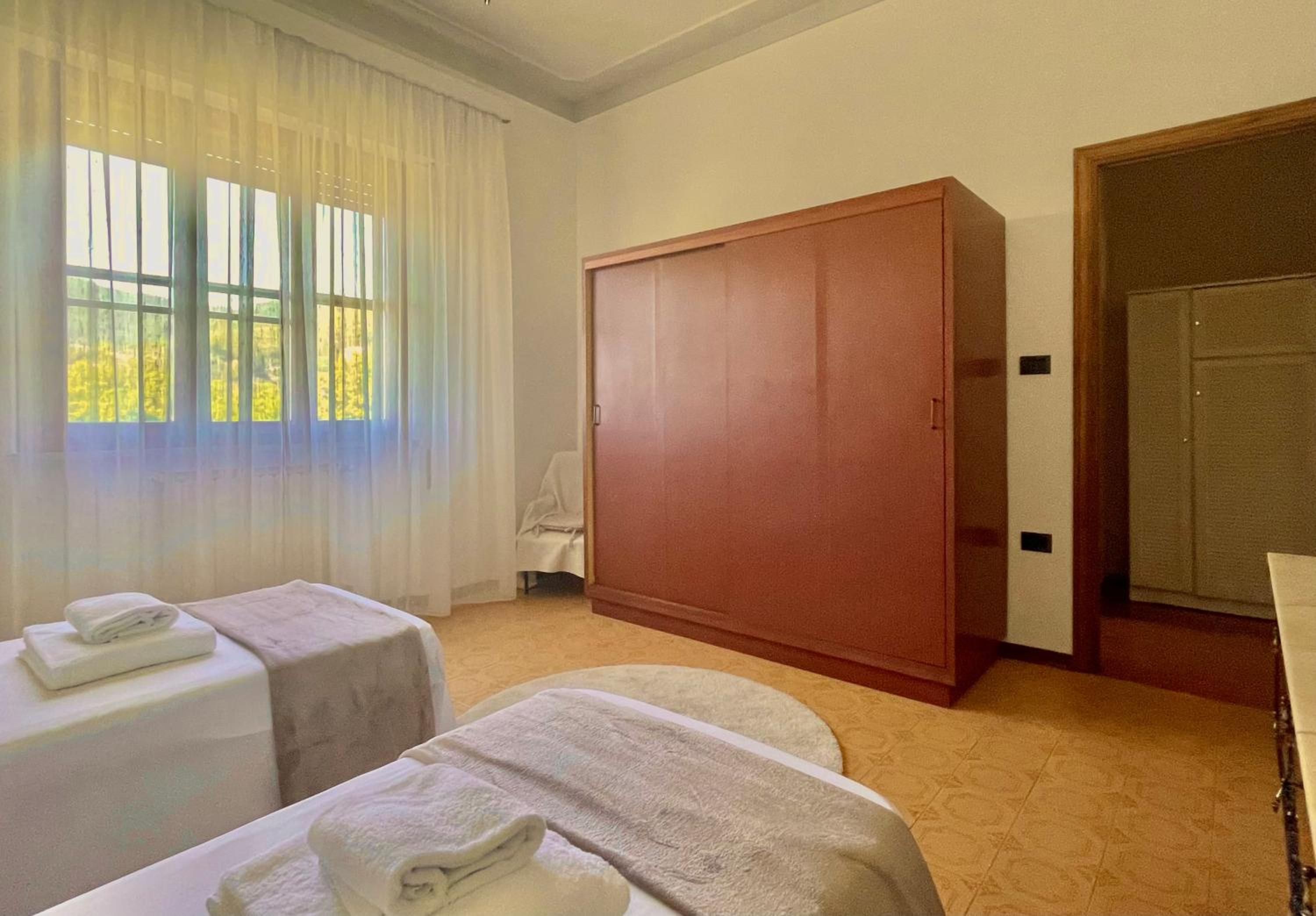 Hostly - Villa Elisa - Between Pisa and Lucca view 4