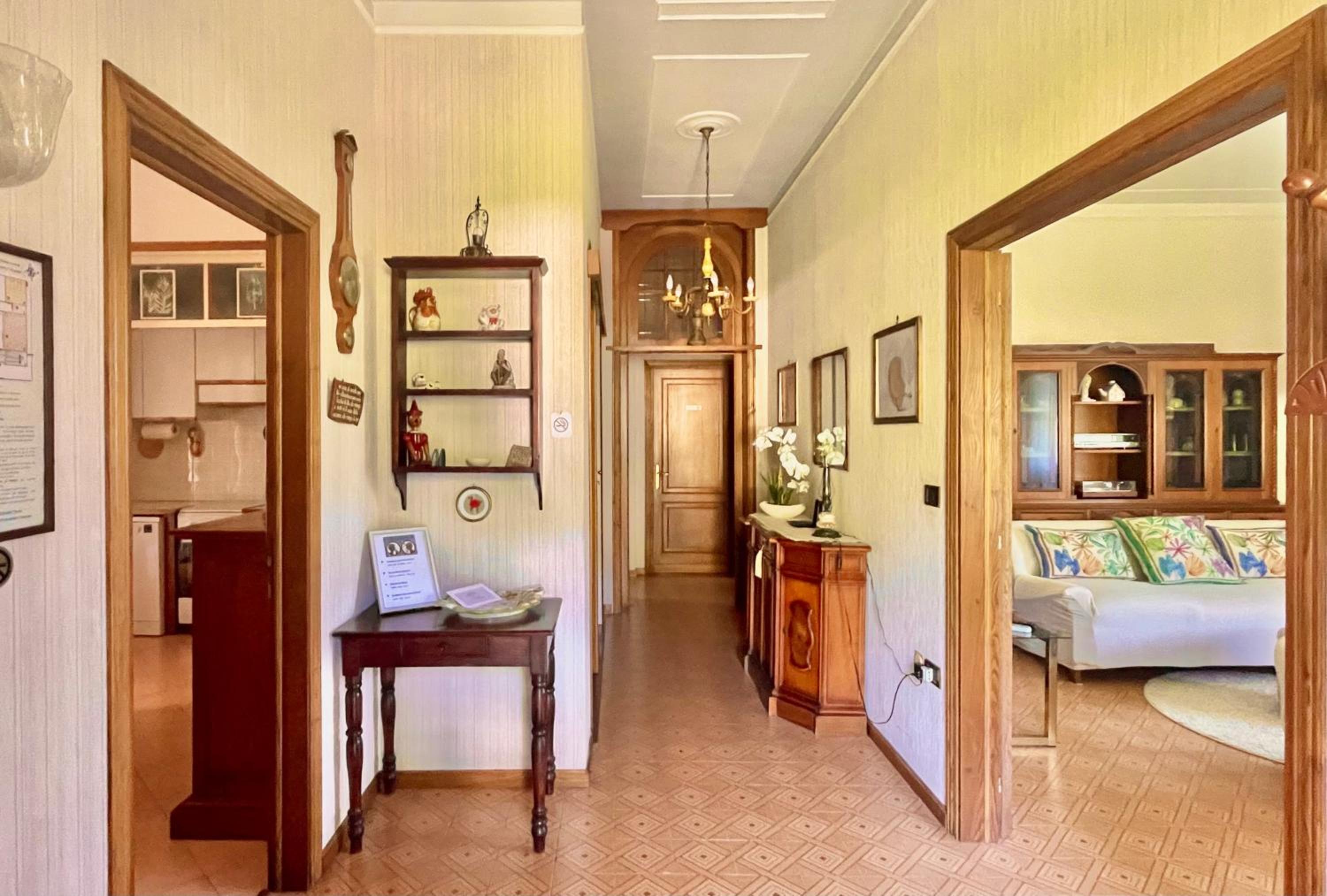 Hostly - Villa Elisa - Between Pisa and Lucca view 2