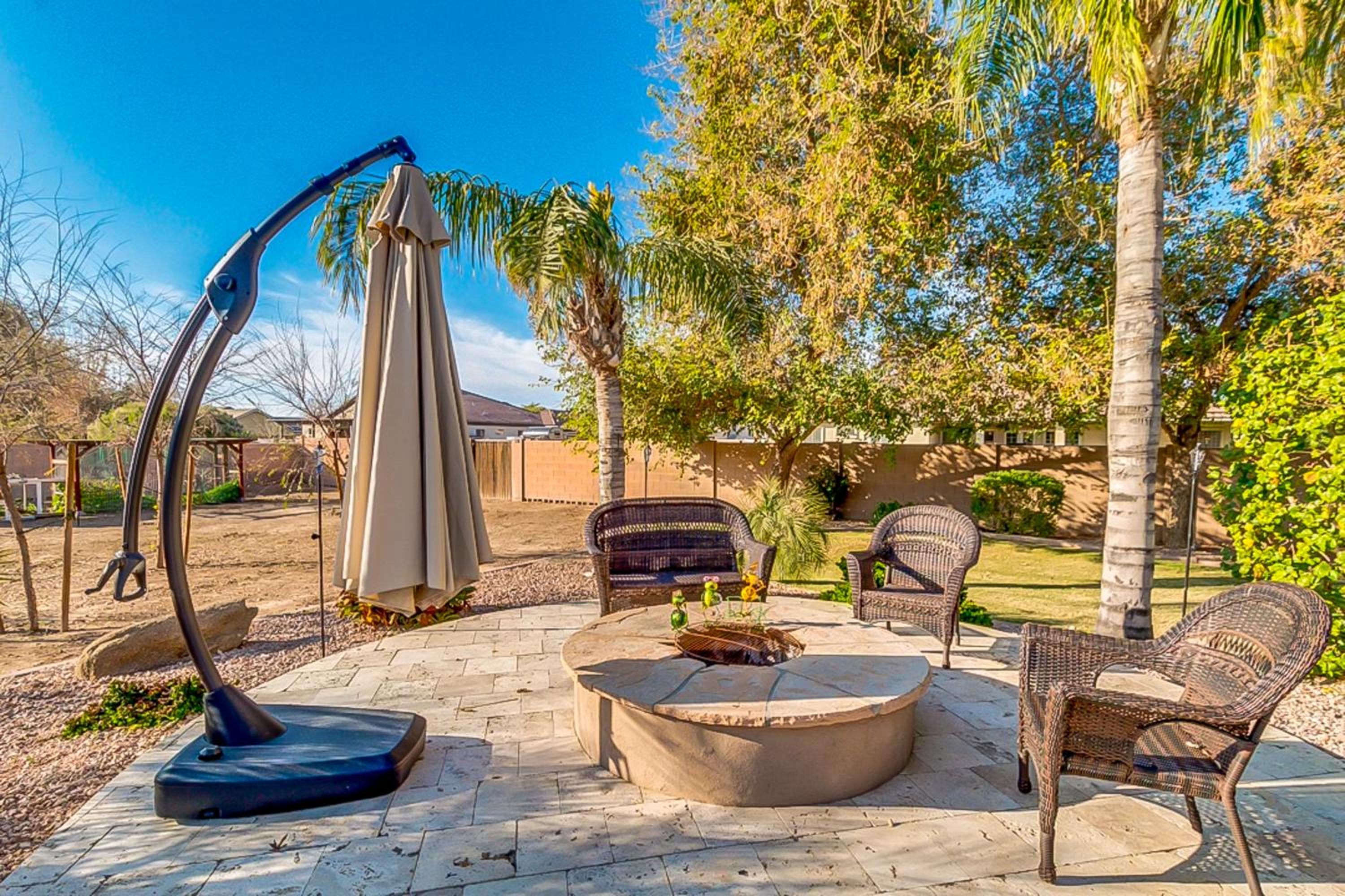 Saltwater Pool and Fire Pit Luxe Queen Creek Oasis!