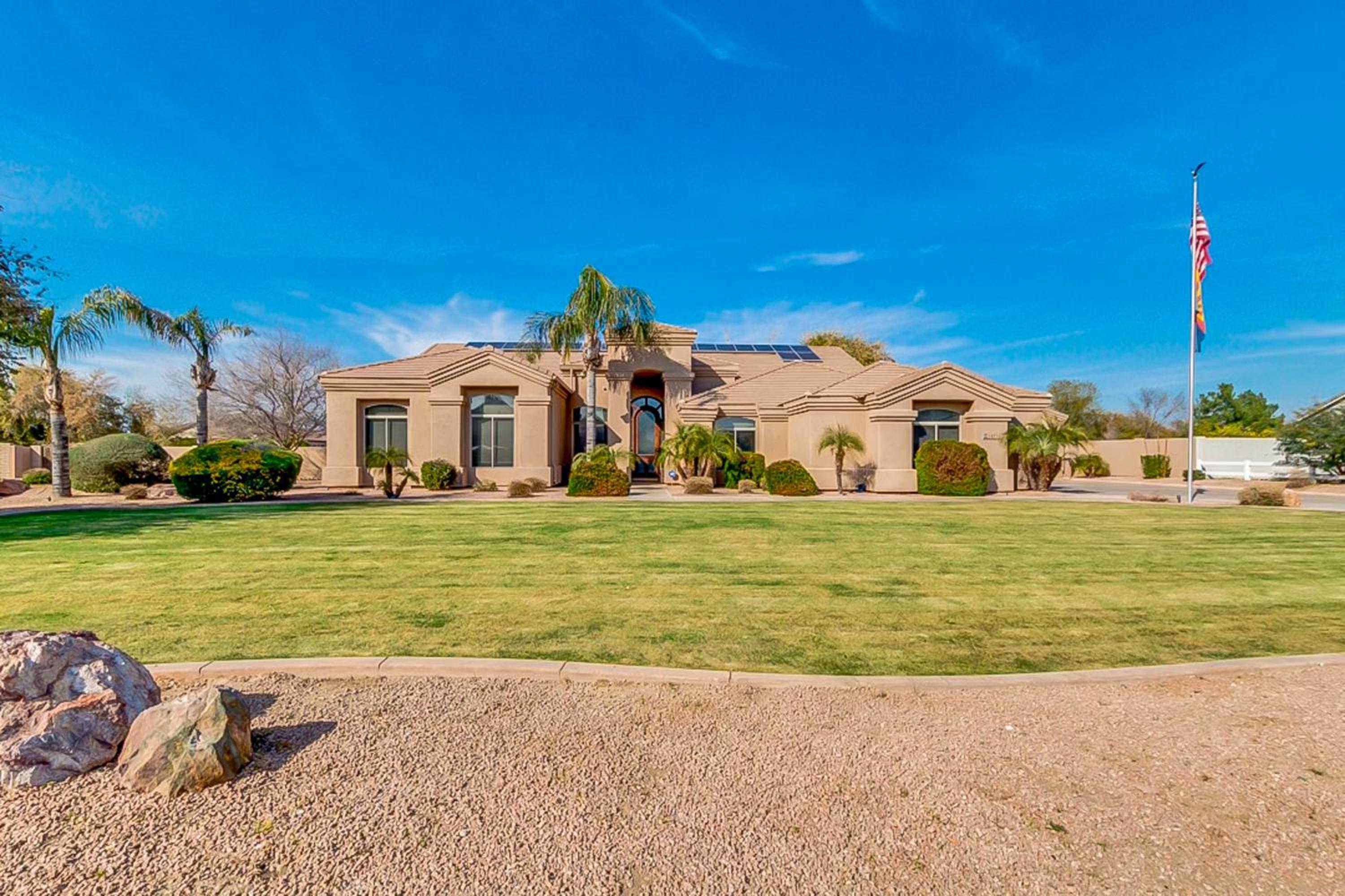 Saltwater Pool and Fire Pit Luxe Queen Creek Oasis!