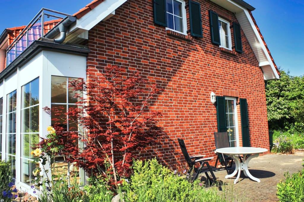 Ferienhaus Sandregenpfeifer mit Kamin, großem Garten & nahe Ostsee