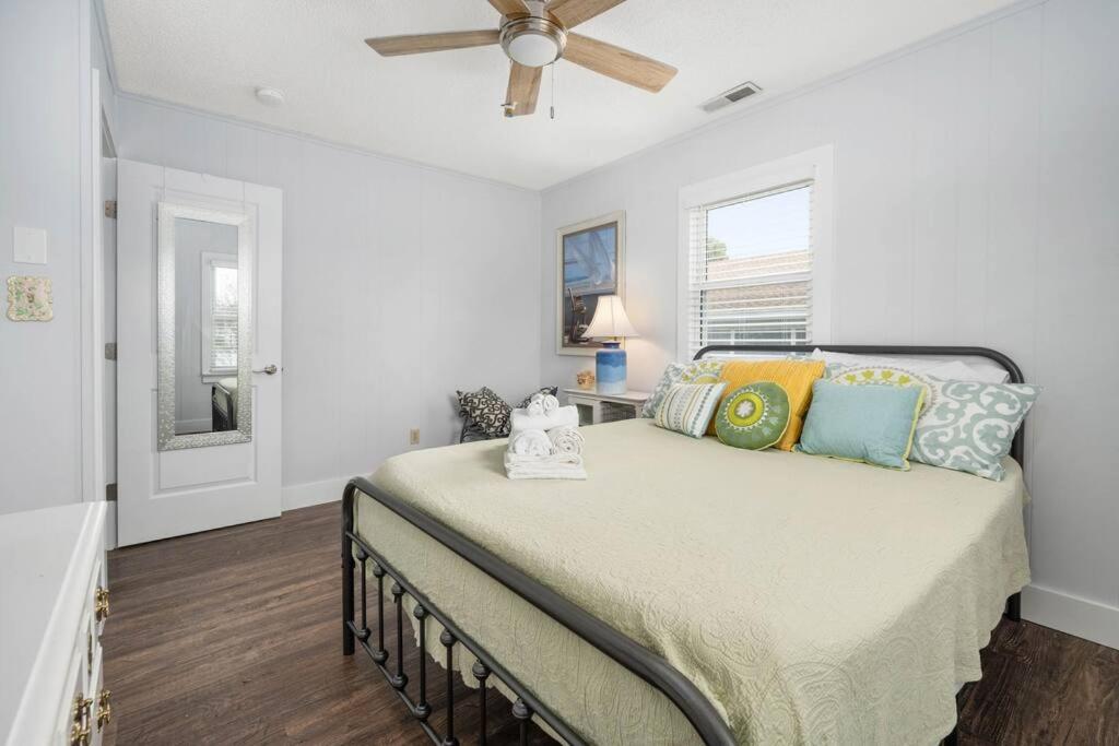 Caribbean Breeze Beach House Sleeps 8 view 2