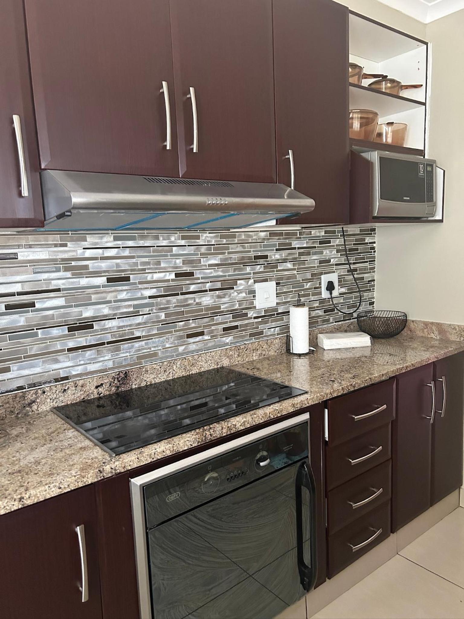 Modern , Spotless Townhouse in Quiet Estate - Pietermaritzburg view 5