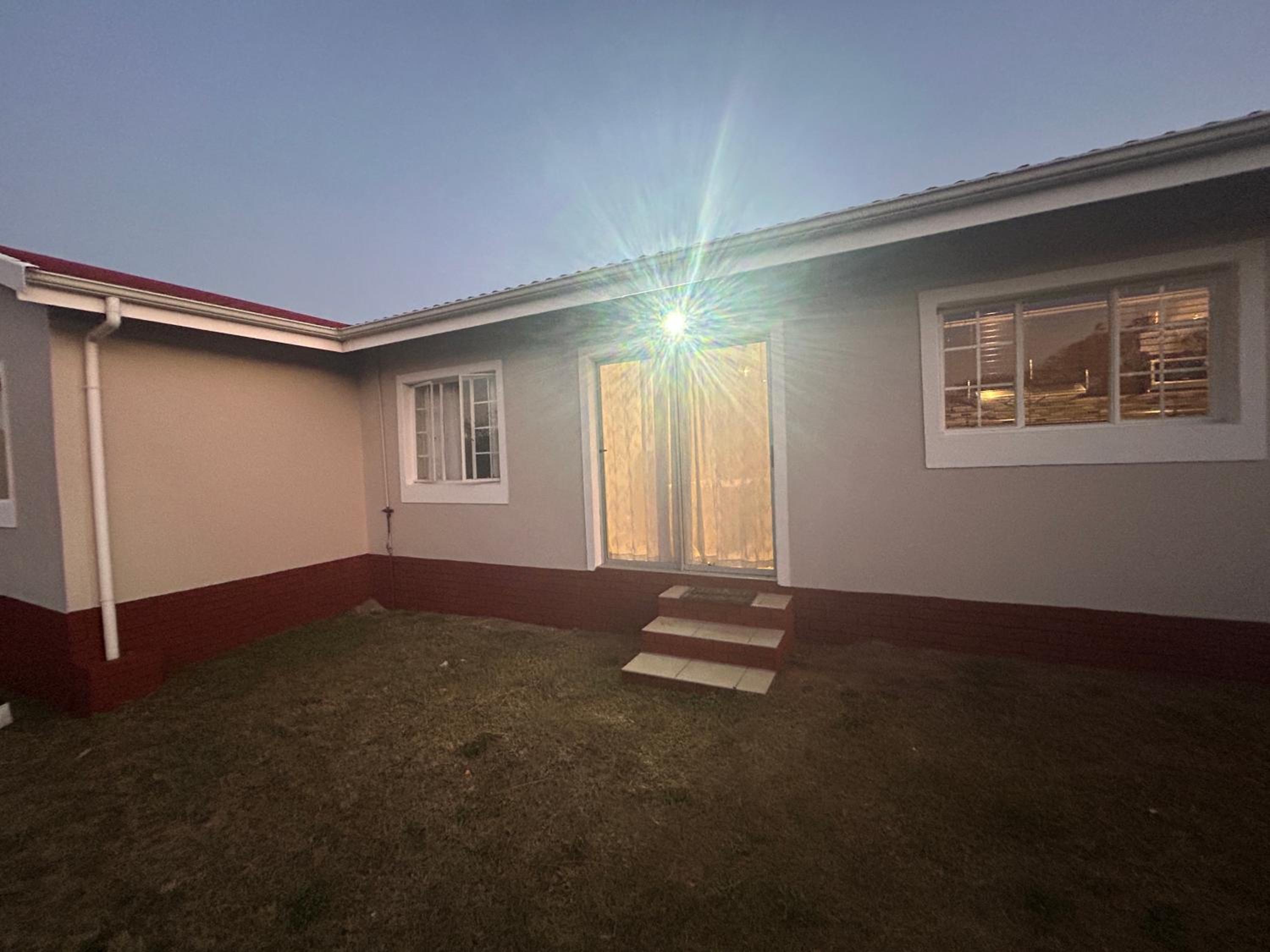 Modern , Spotless Townhouse in Quiet Estate - Pietermaritzburg view 2