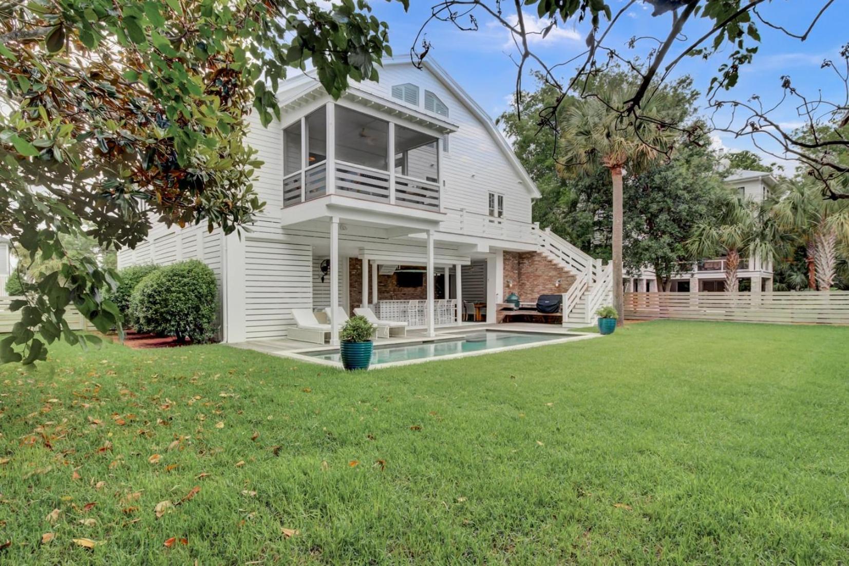 Be a Sullivans Local 1307 Cove Avenue by AvantStay Pool Outdoor Living