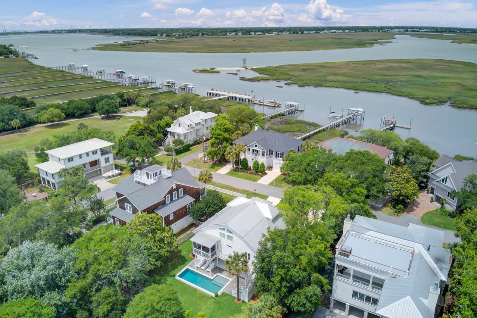 Be a Sullivans Local 1307 Cove Avenue by AvantStay Pool Outdoor Living