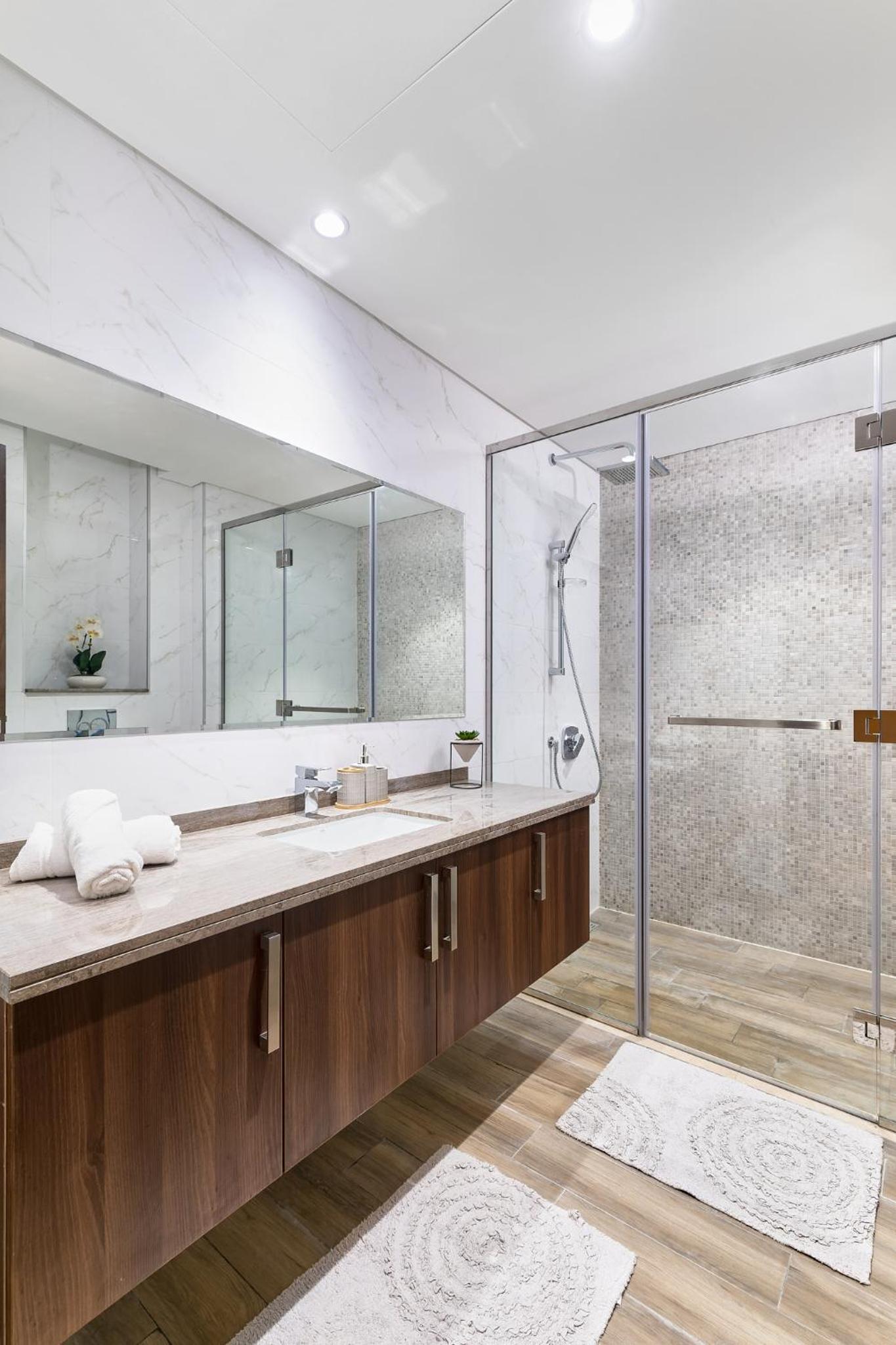 GLOBALSTAY J One Tower Apartments at Pearl of UAE