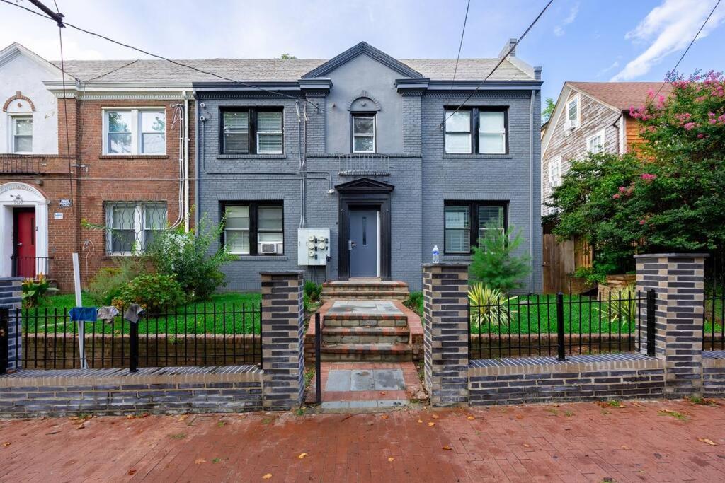 Modern 2BR Cozy Apartment in DC view 2