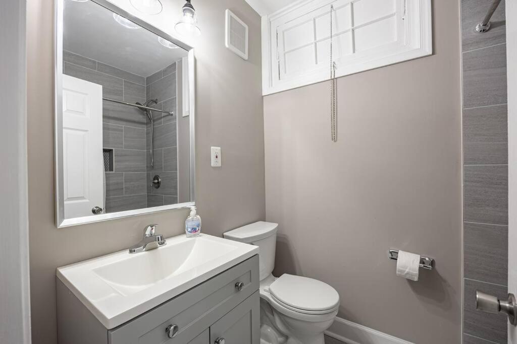 Modern 2BR Cozy Apartment in DC view 4