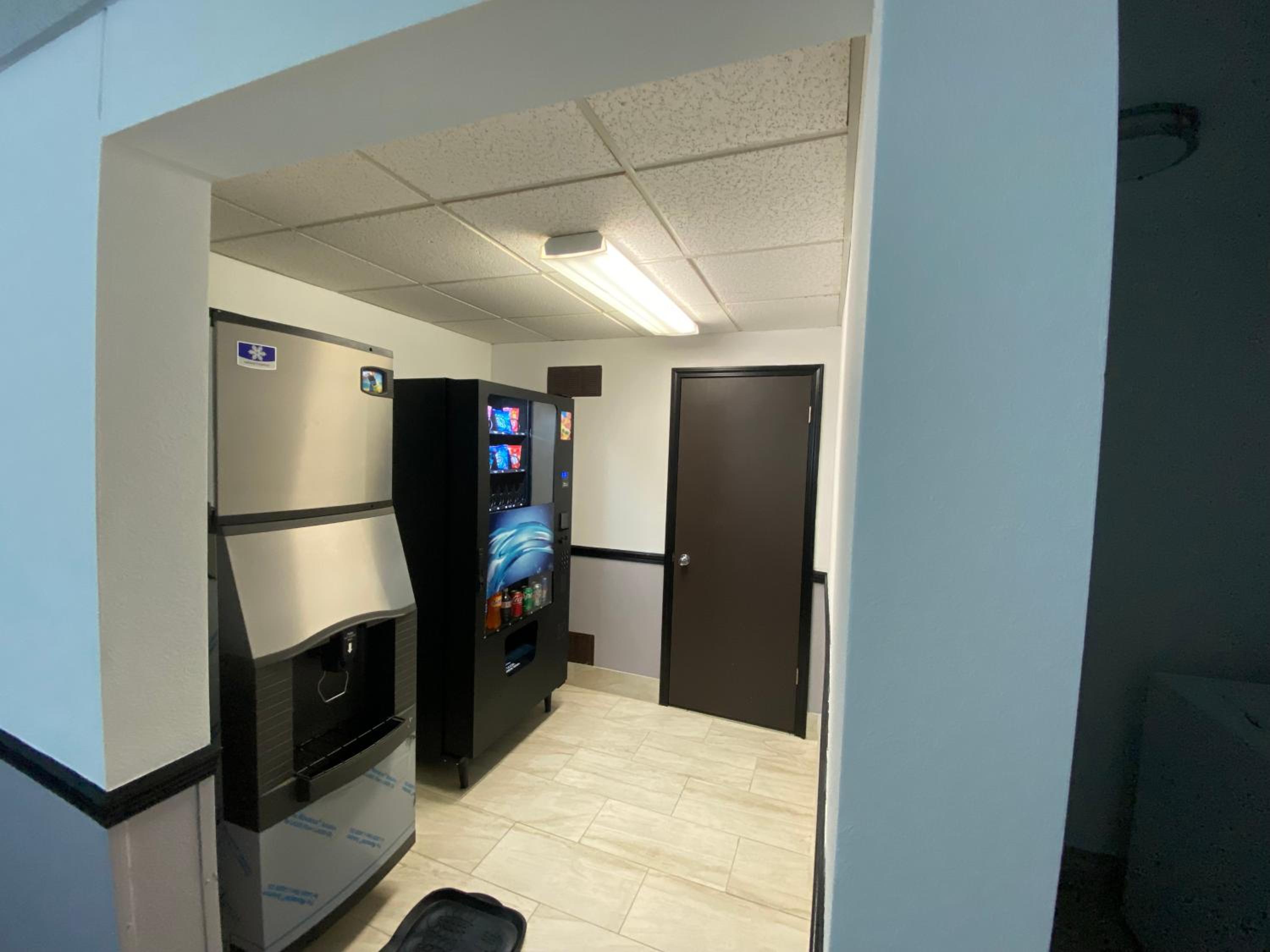 Super 8 by Wyndham Oshkosh Airport view 2