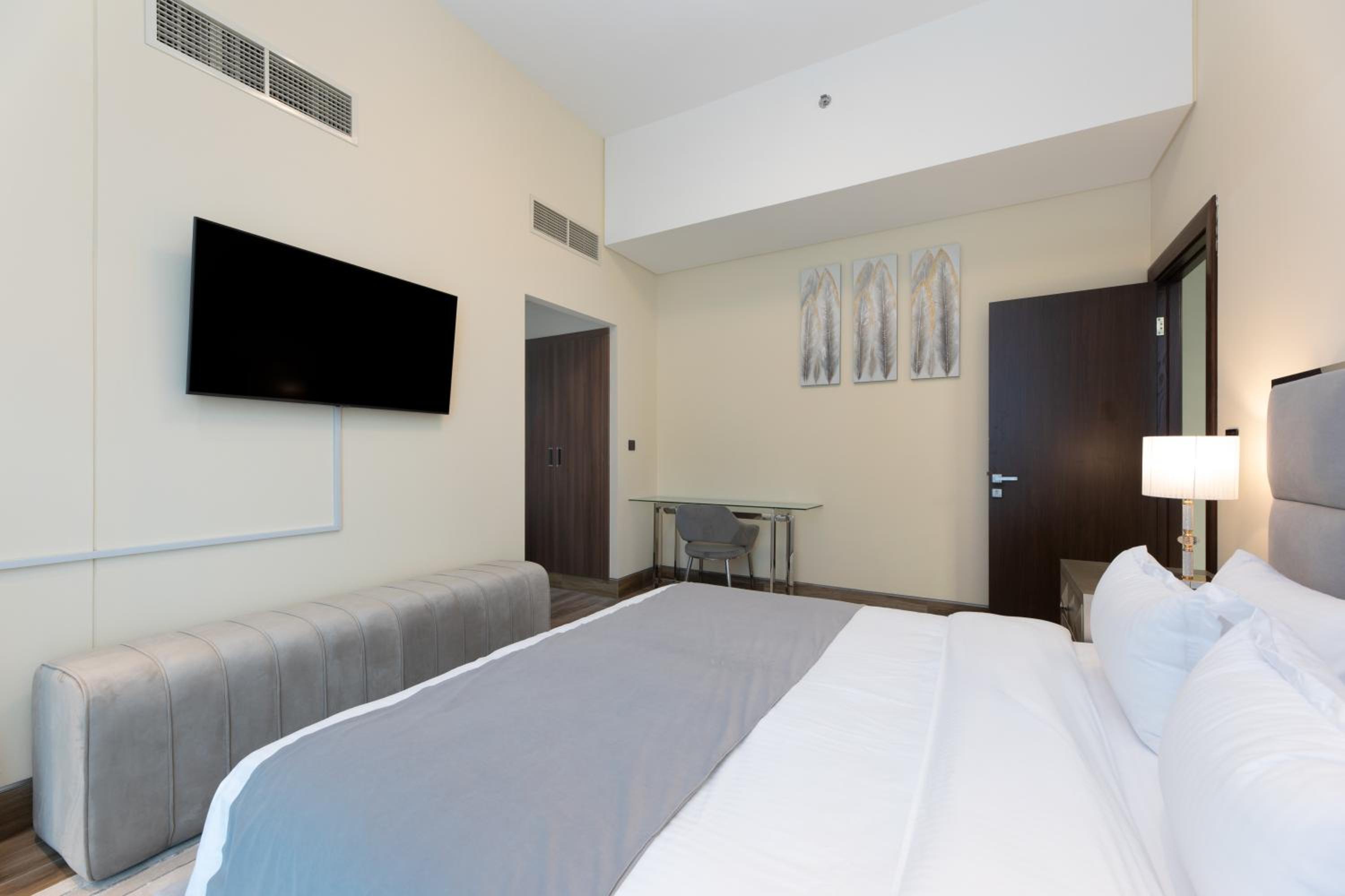 GLOBALSTAY J One Tower Apartments at Pearl of UAE