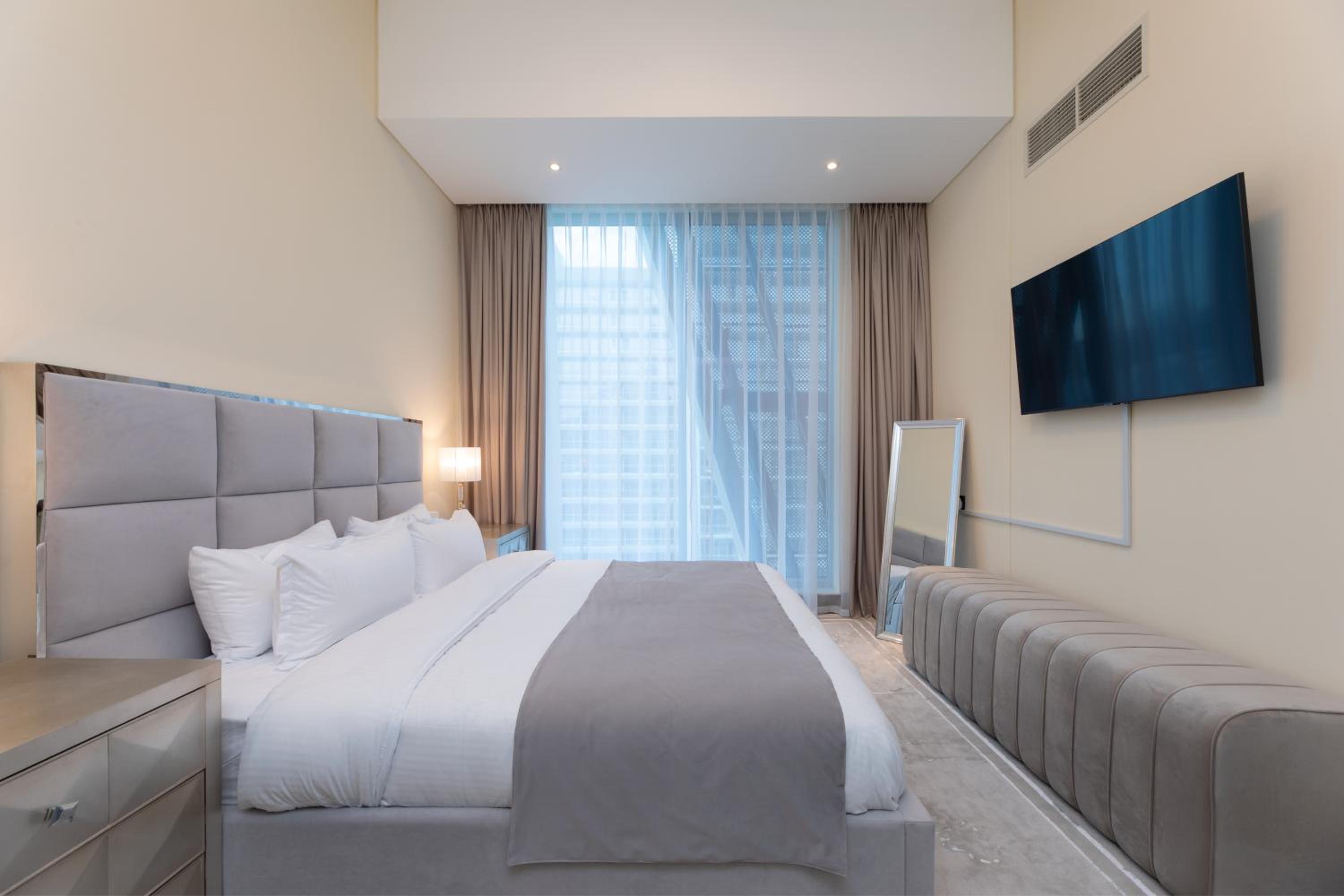 GLOBALSTAY J One Tower Apartments at Pearl of UAE