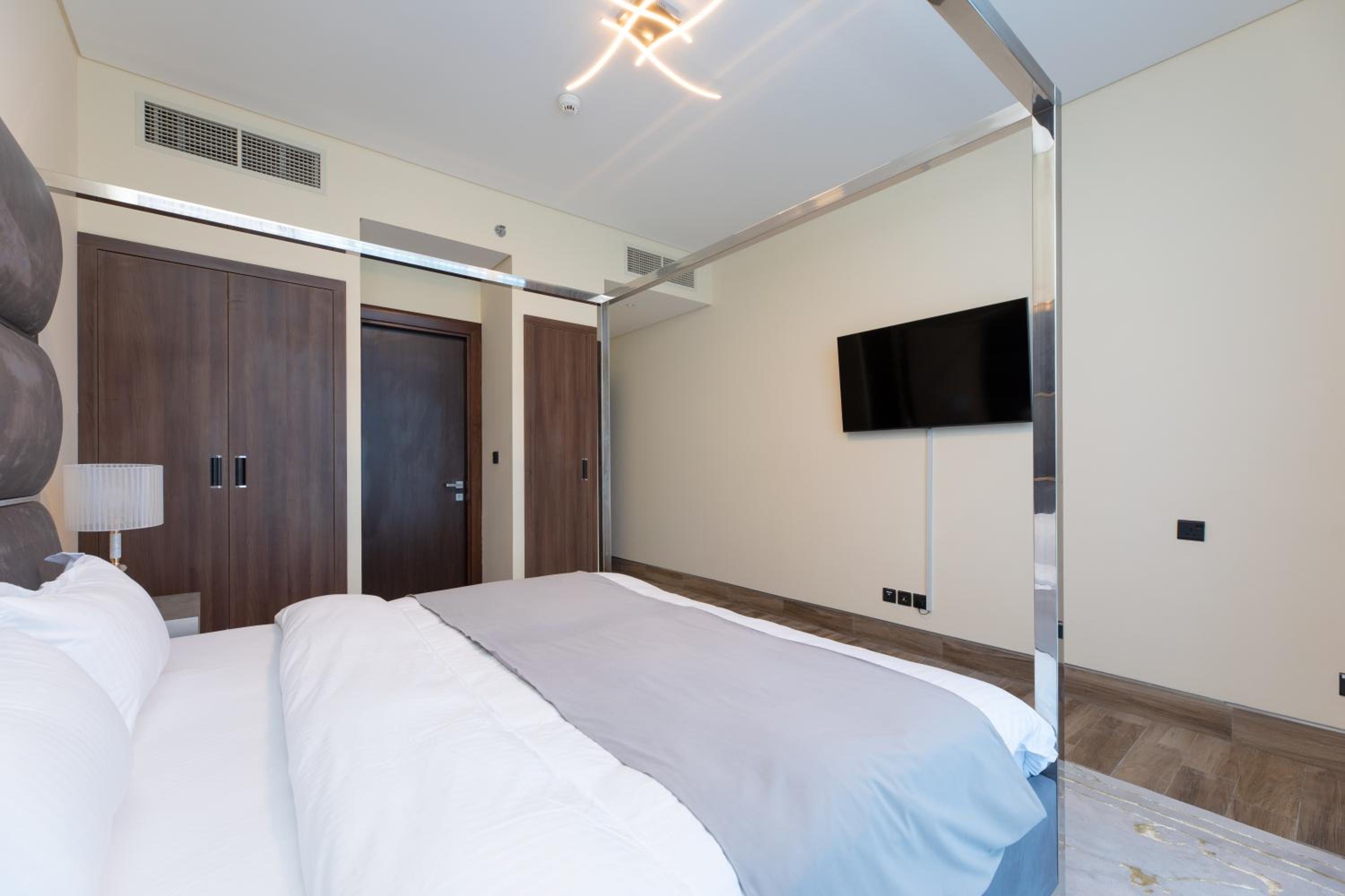 GLOBALSTAY J One Tower Apartments at Pearl of UAE