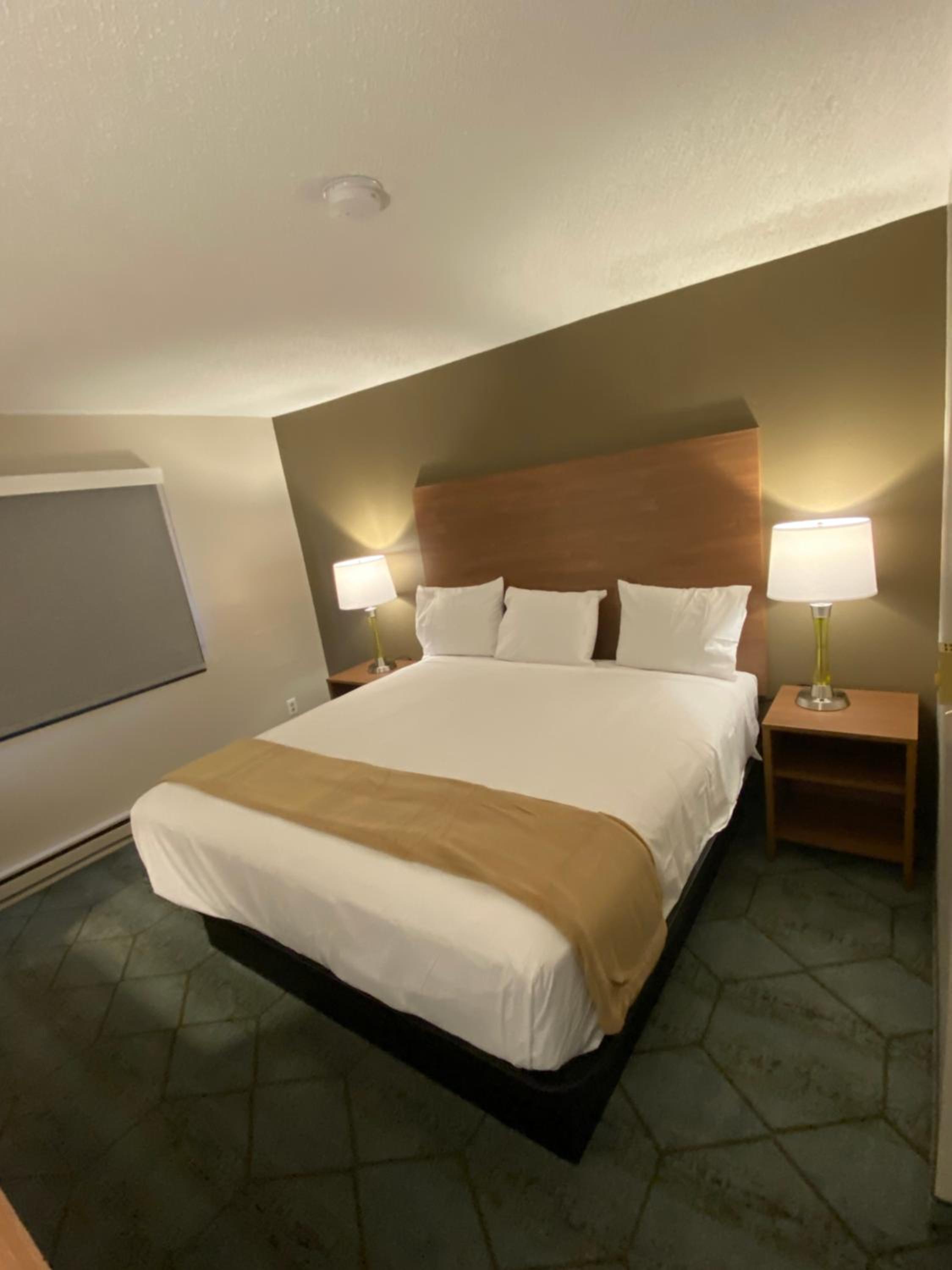 Super 8 by Wyndham Oshkosh Airport view 4