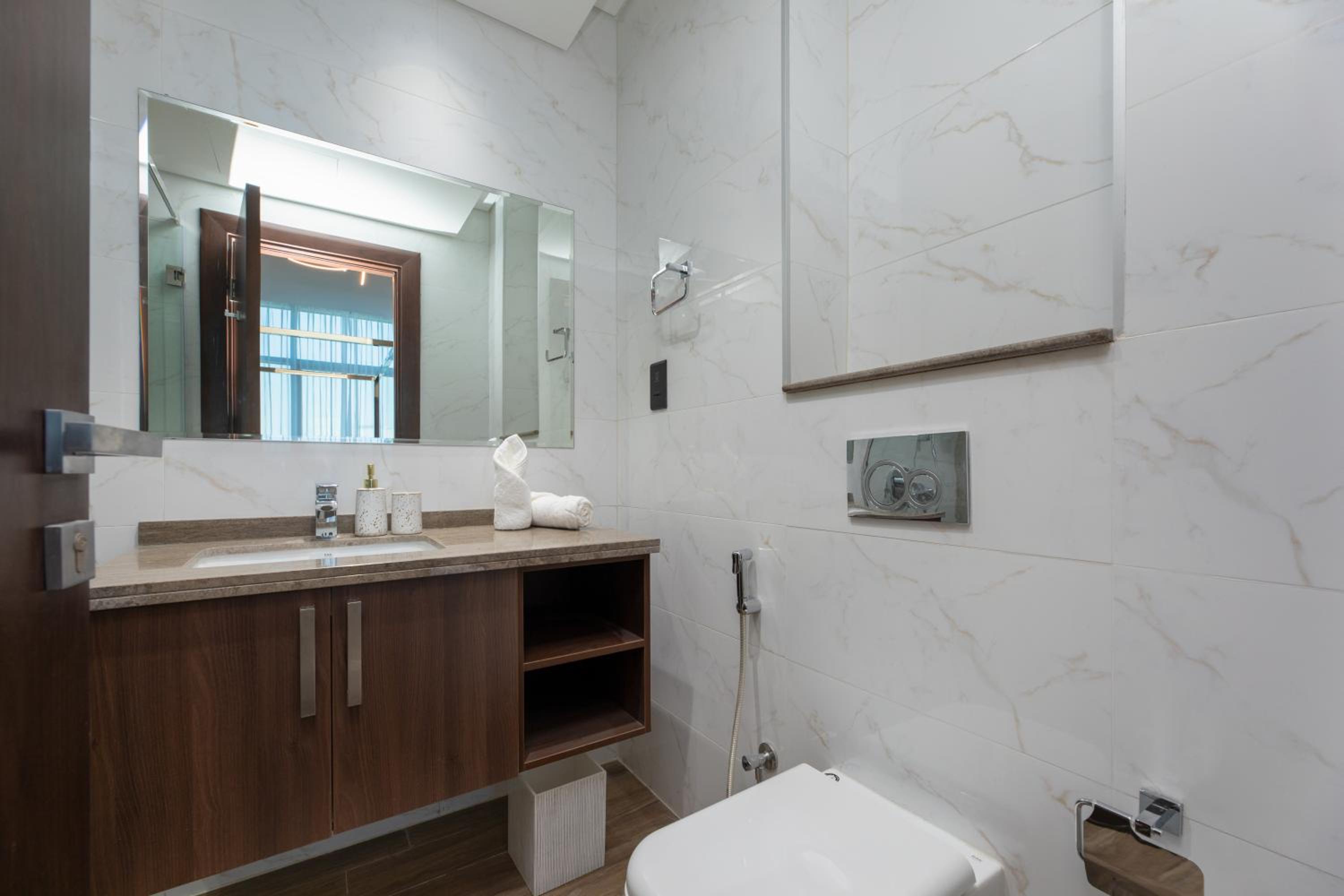 GLOBALSTAY J One Tower Apartments at Pearl of UAE