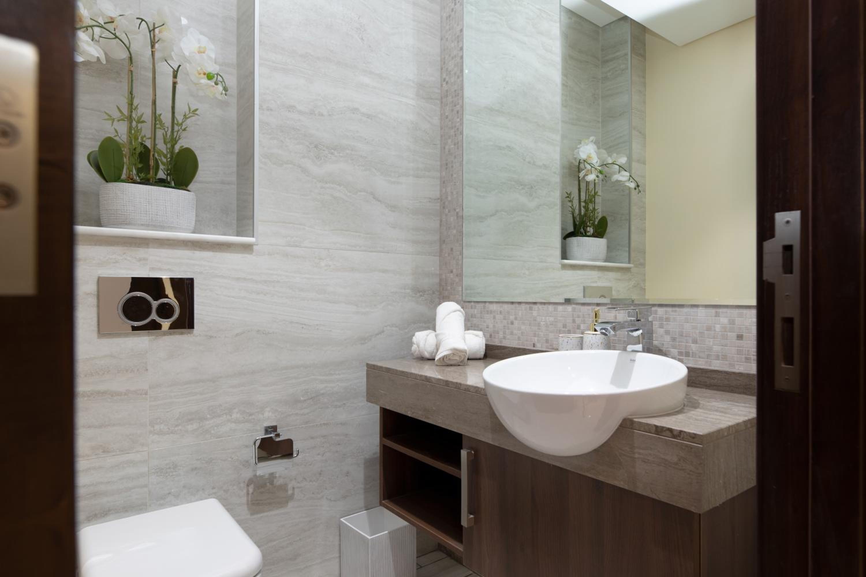 GLOBALSTAY J One Tower Apartments at Pearl of UAE