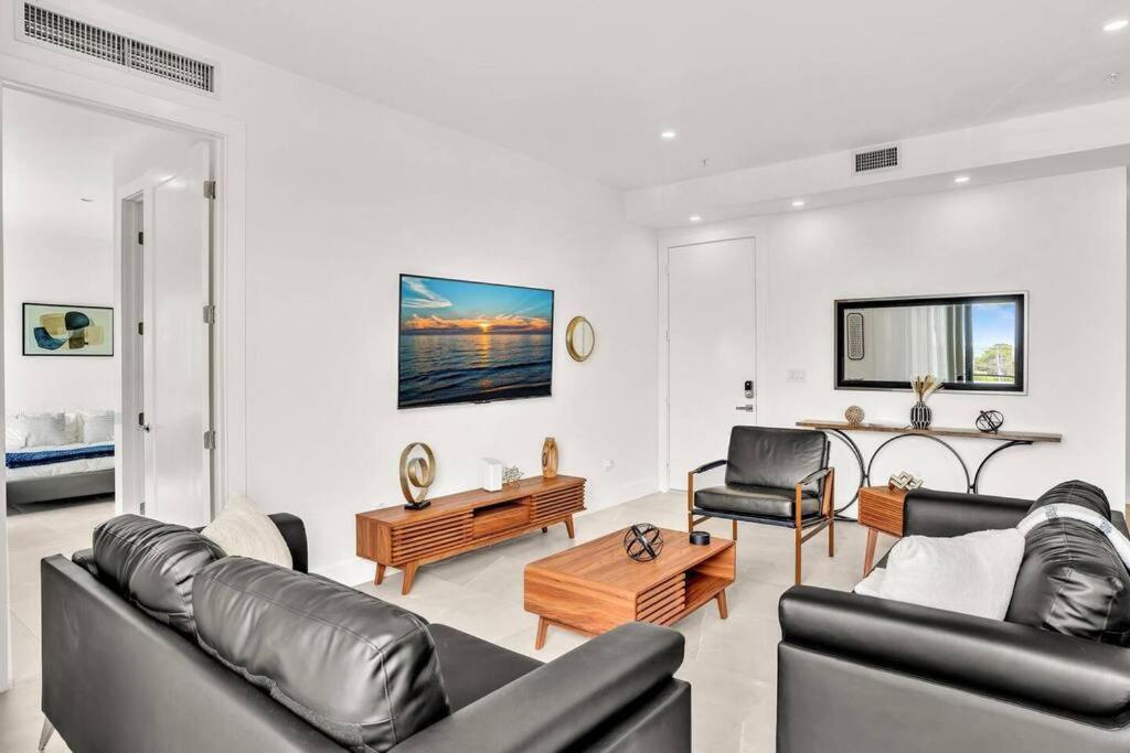Upscale 3 Bed 3 Bath Condo Prime Location by FLL Airport