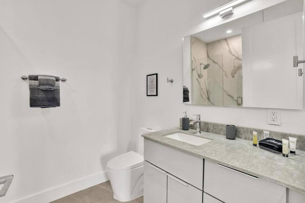 Upscale 3 Bed 3 Bath Condo Prime Location by FLL Airport