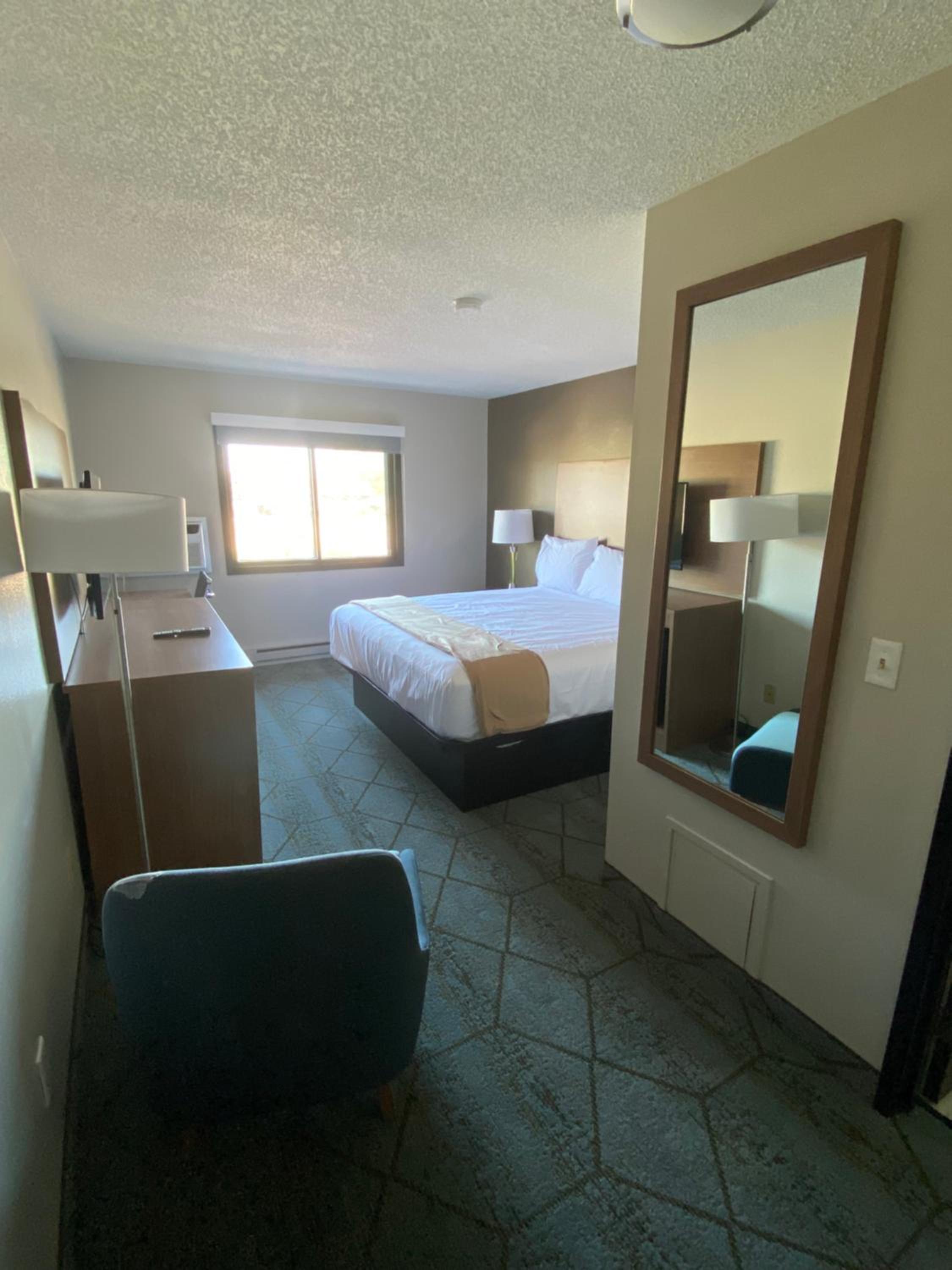 Super 8 by Wyndham Oshkosh Airport view 5