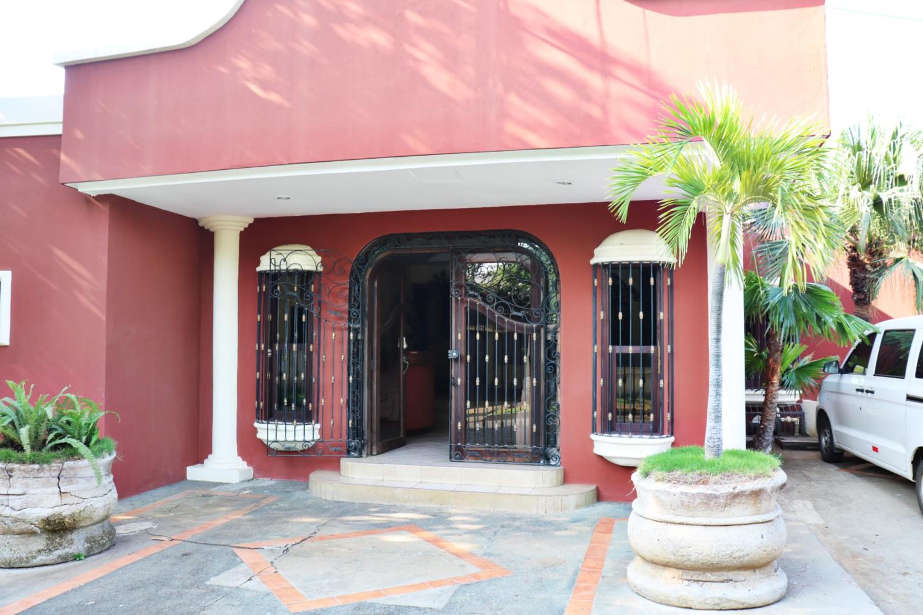 Nesthost Stay Hotel