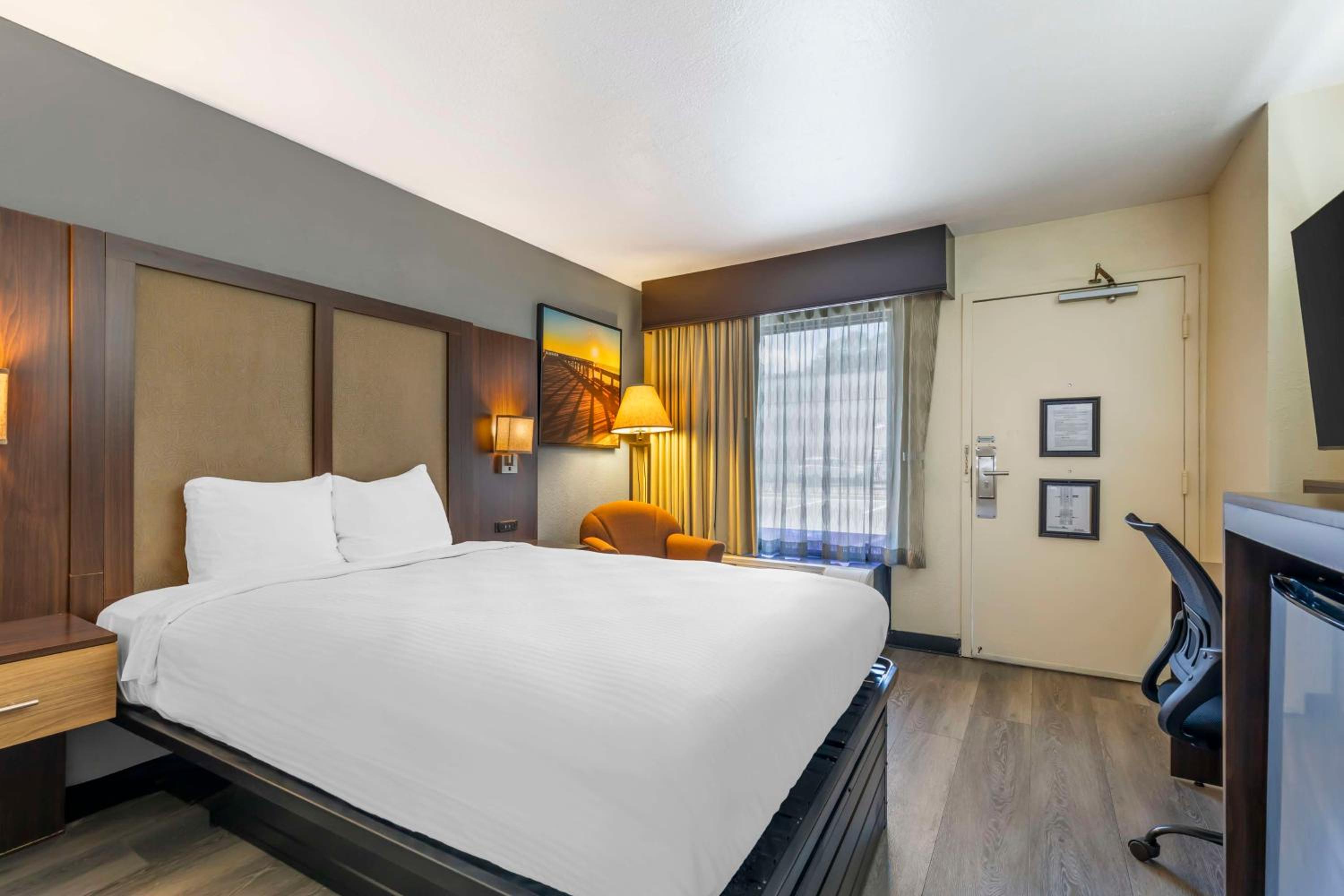 Salisbury Vacations - Best Western Salisbury Plaza - Property Image 12