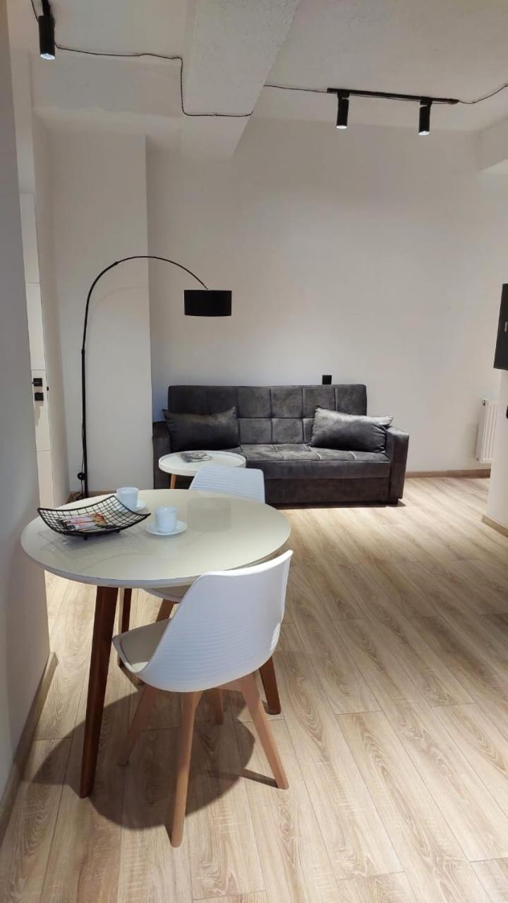 Brand new 1BR Top Moedani