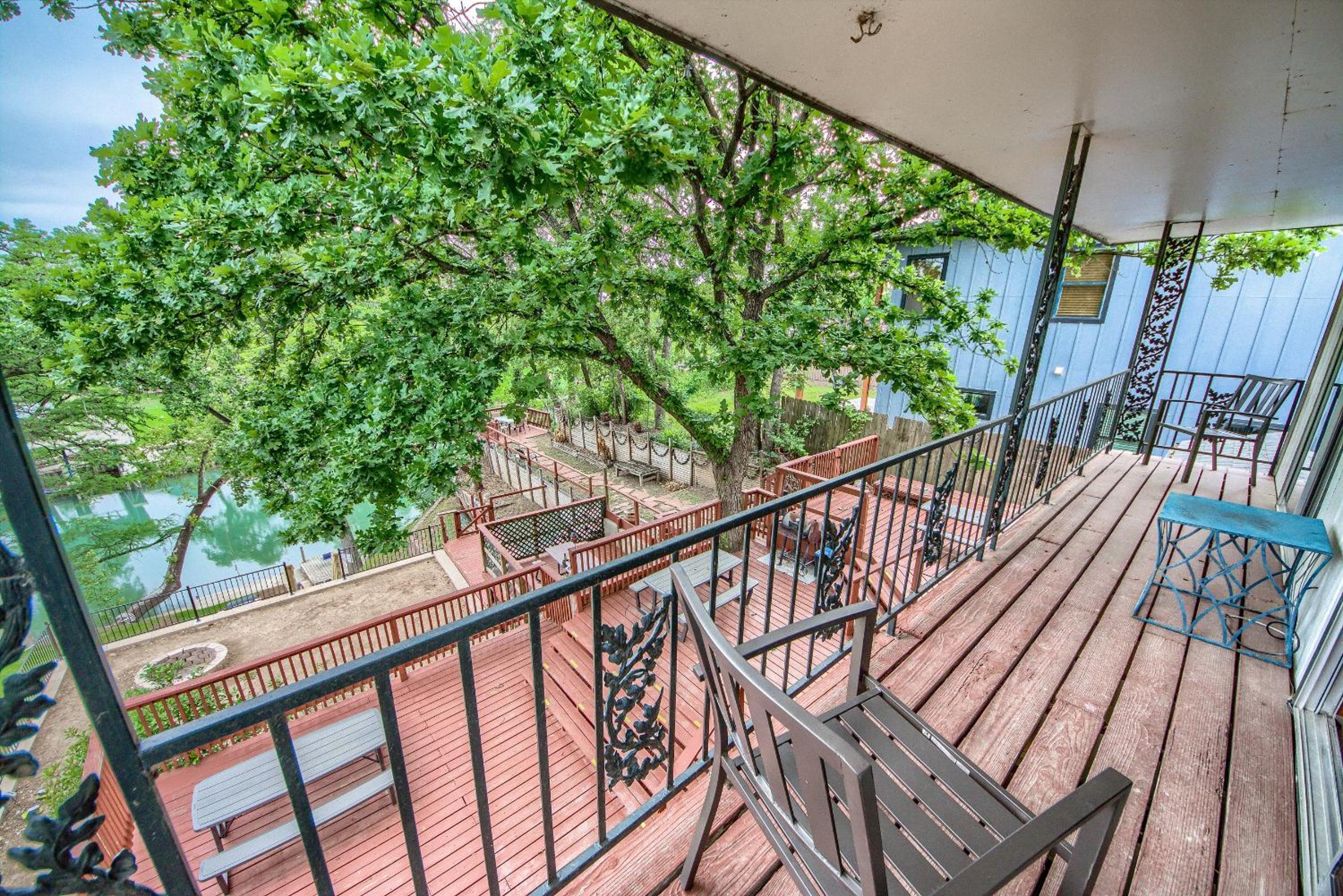 LD 1683 Texas River Haus