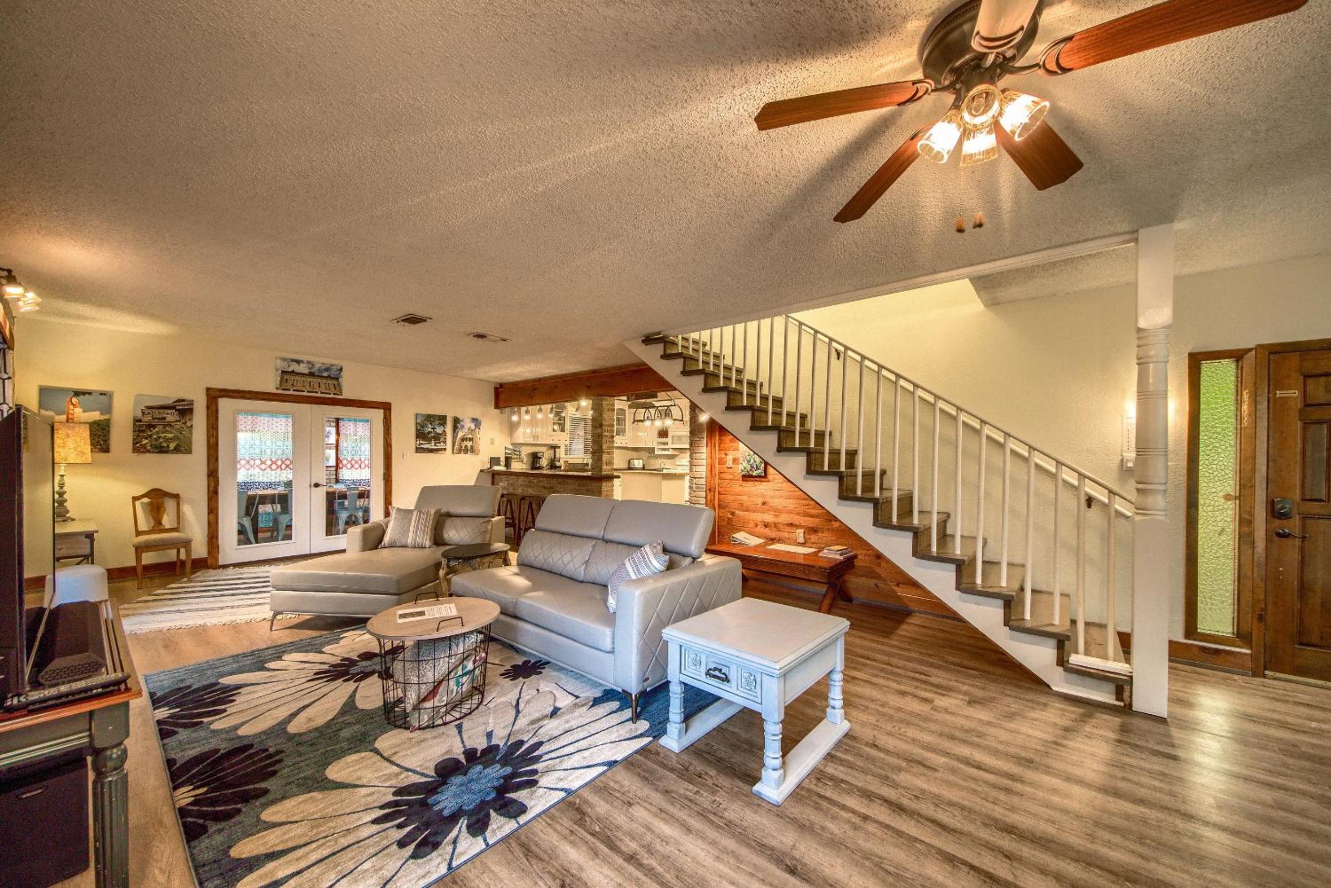 LD 1683 Texas River Haus