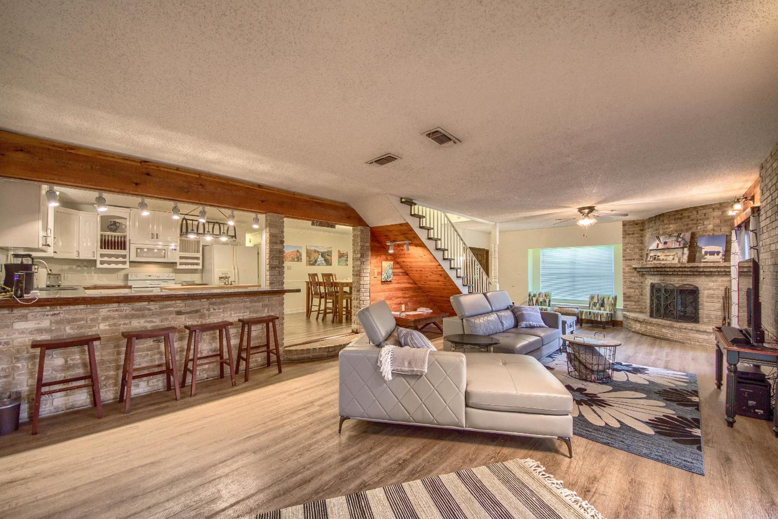 LD 1683 Texas River Haus
