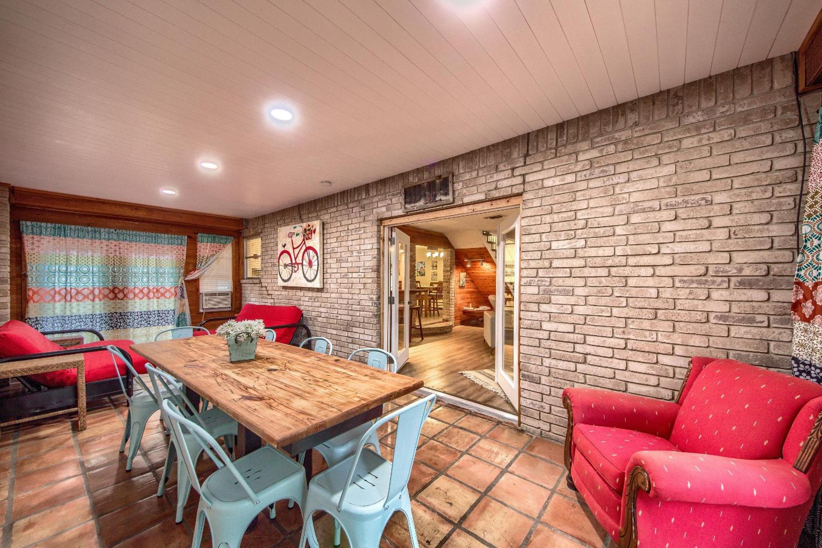 LD 1683 Texas River Haus