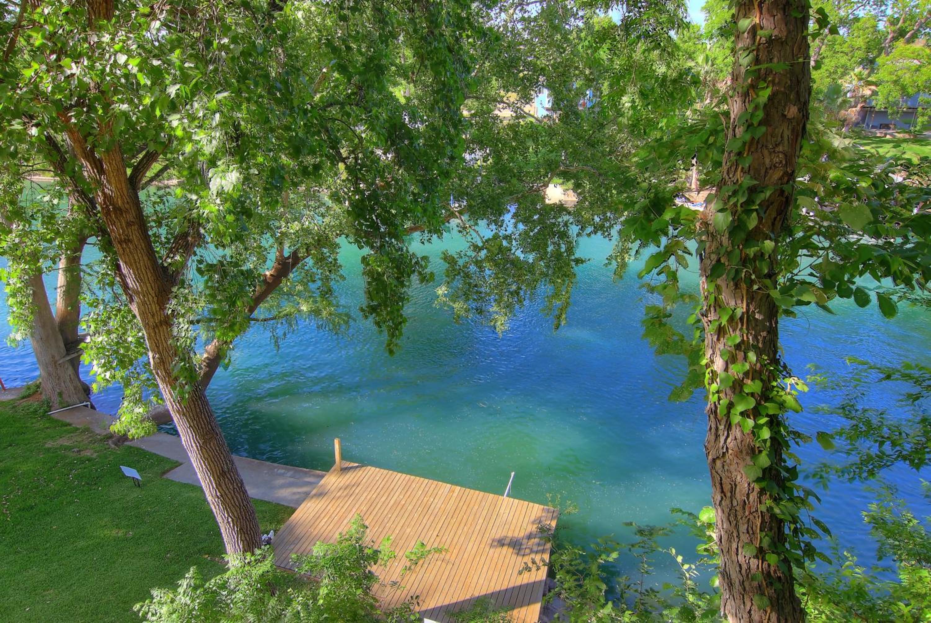 LD 1683 Texas River Haus