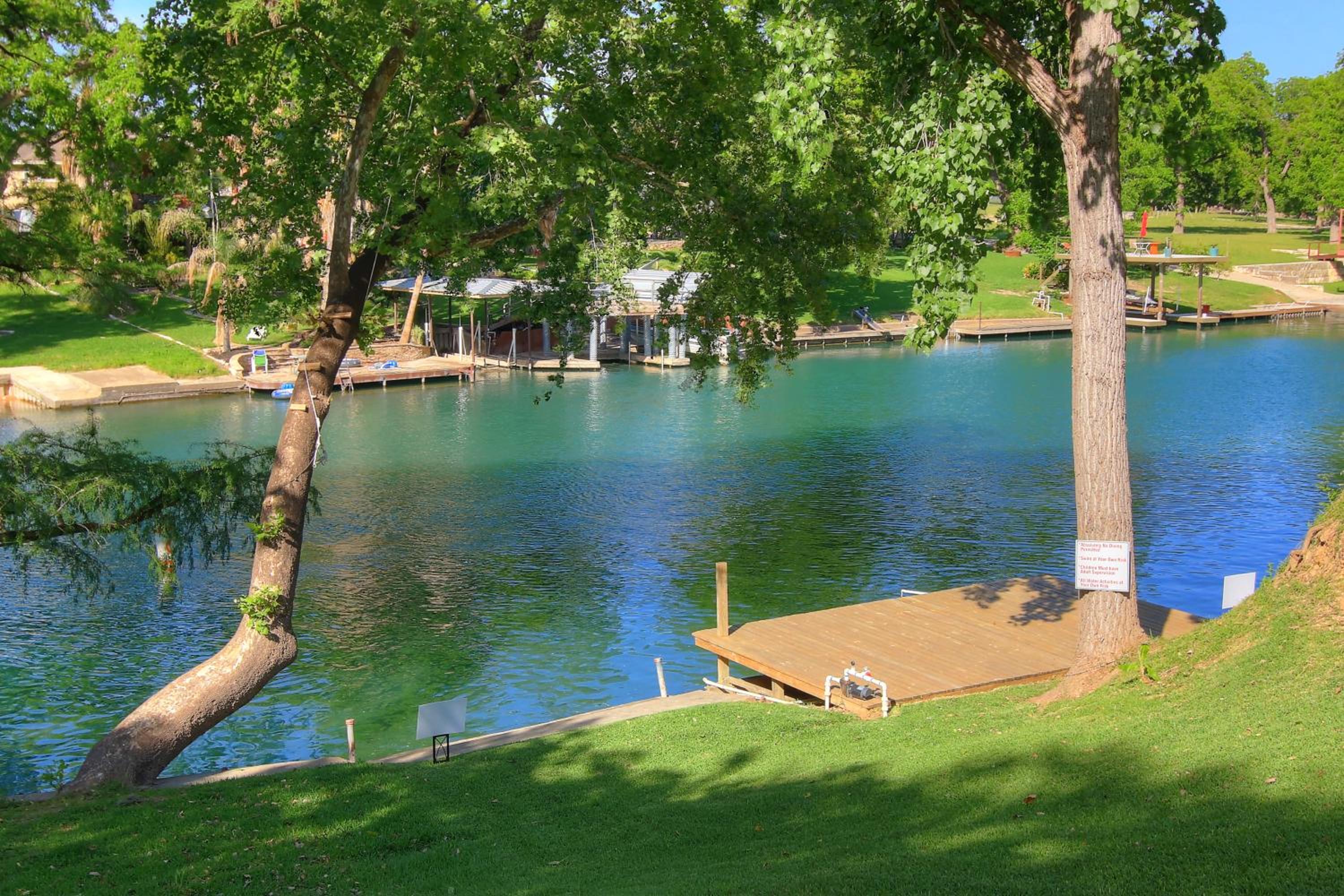 LD 1683 Texas River Haus