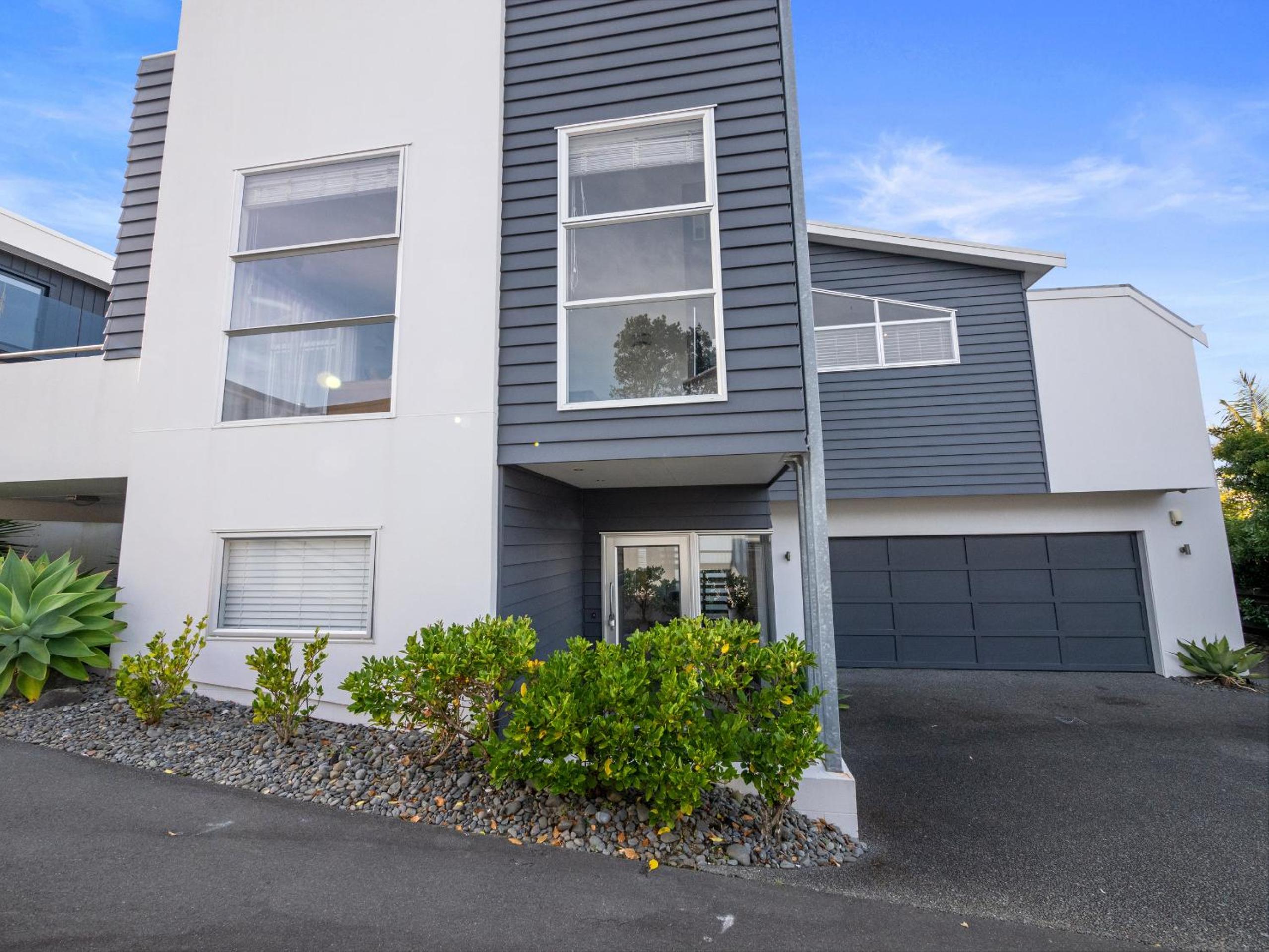 Oceanbreeze Oasis - Mt Maunganui Holiday Home