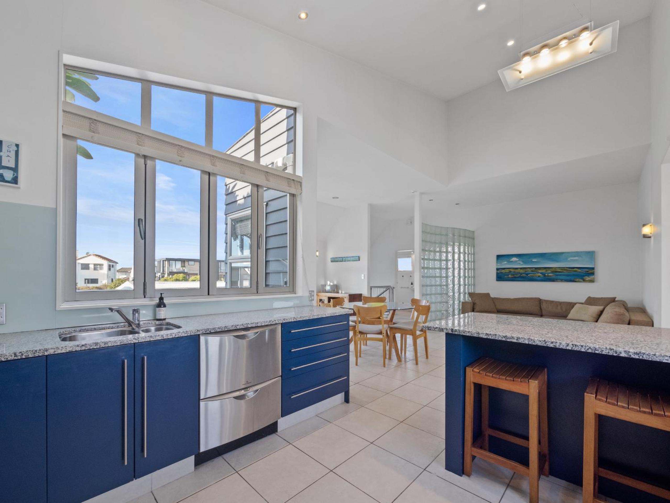 Oceanbreeze Oasis - Mt Maunganui Holiday Home