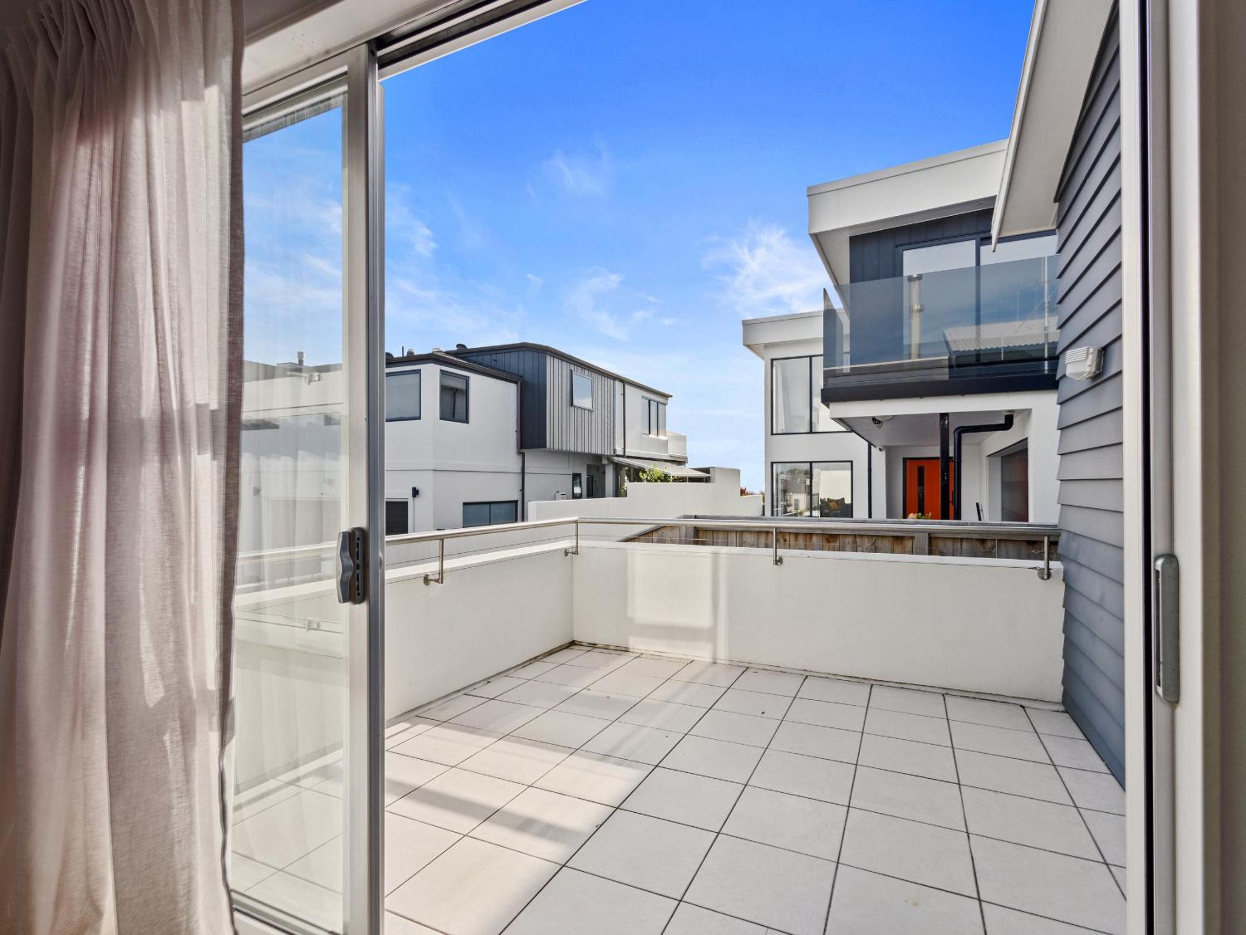 Oceanbreeze Oasis - Mt Maunganui Holiday Home