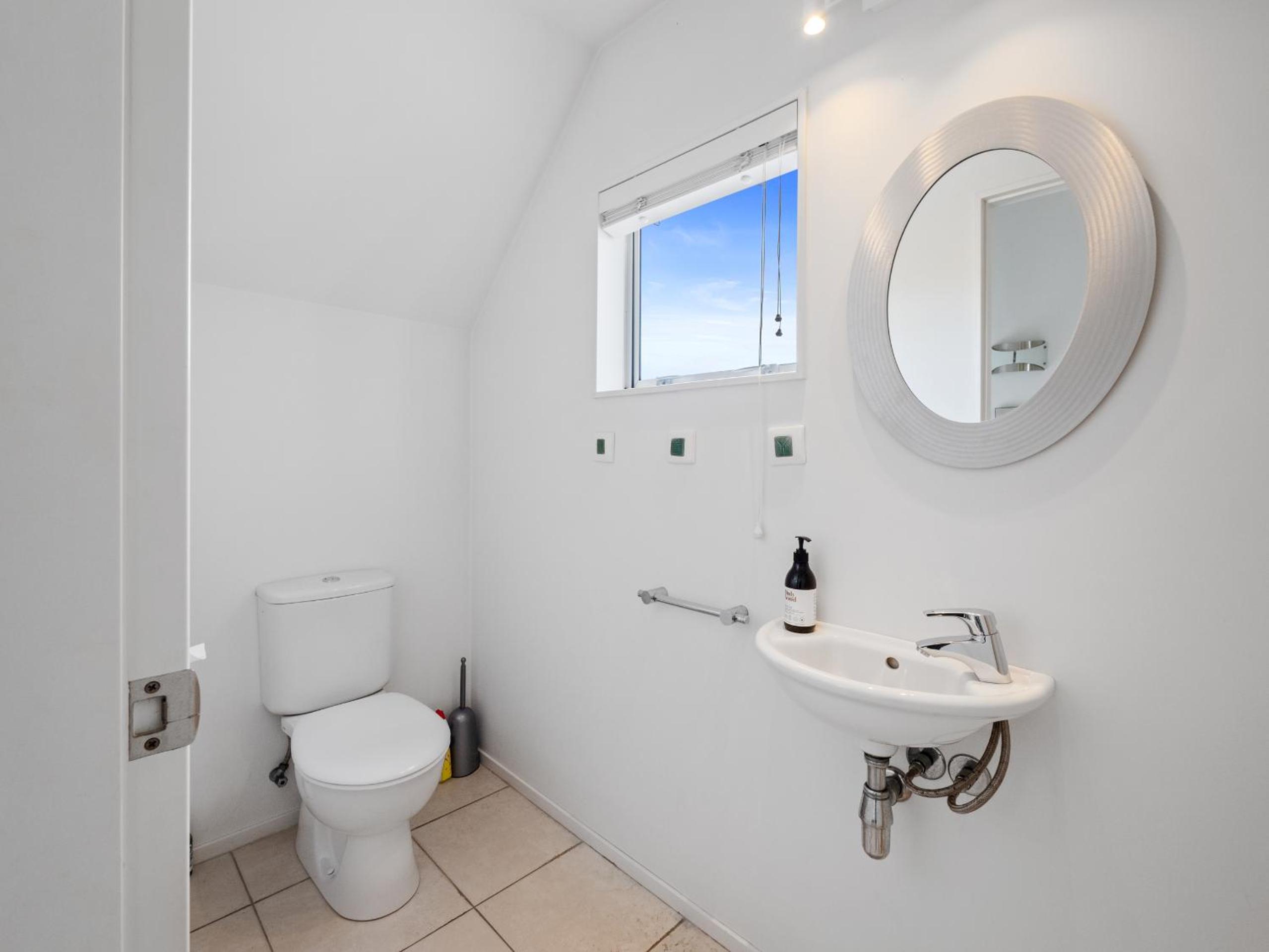 Oceanbreeze Oasis - Mt Maunganui Holiday Home