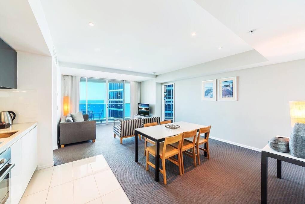 Hilton- Luxury Sky Ocean Lv27 Large Apartment