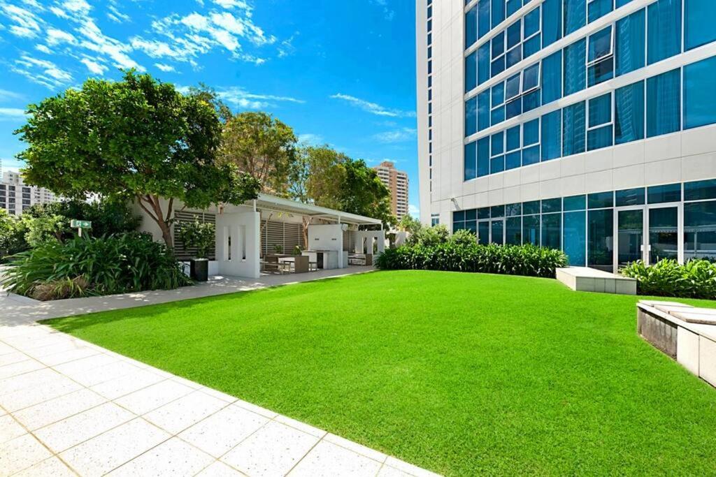 Hilton- Luxury Sky Ocean Lv27 Large Apartment