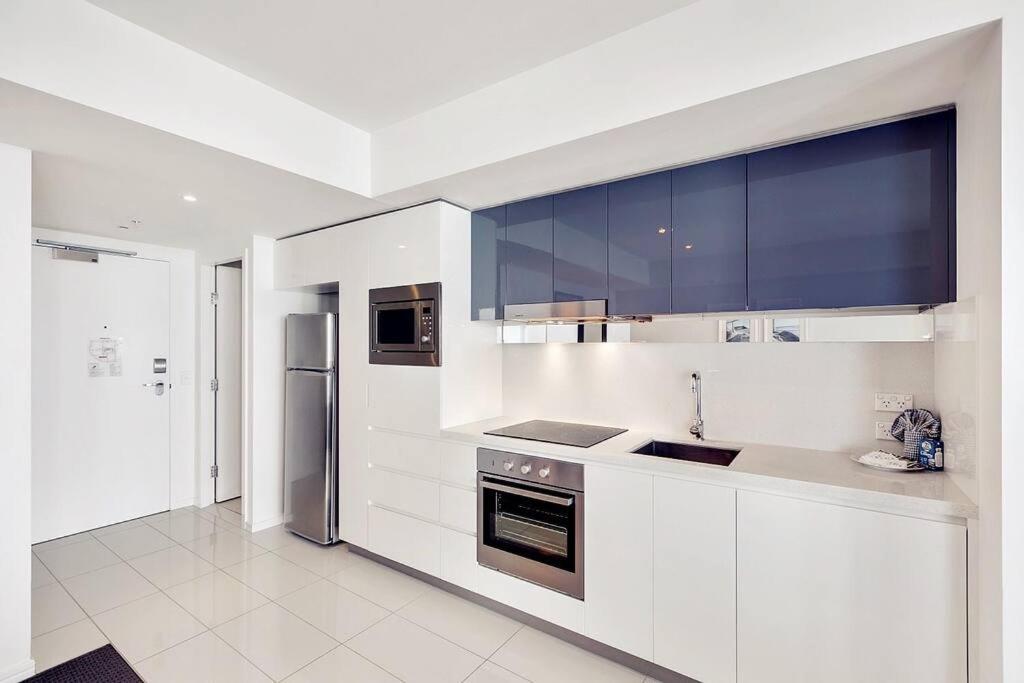 Hilton- Luxury Sky Ocean Lv27 Large Apartment