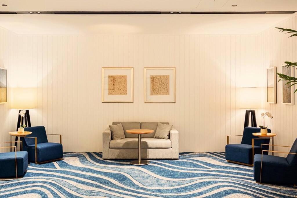 Hilton- Luxury Sky Ocean Lv27 Large Apartment