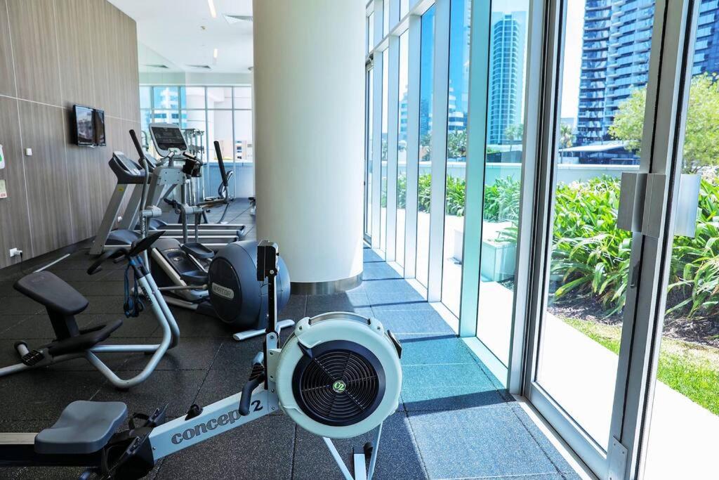 Hilton- Luxury Sky Ocean Lv27 Large Apartment