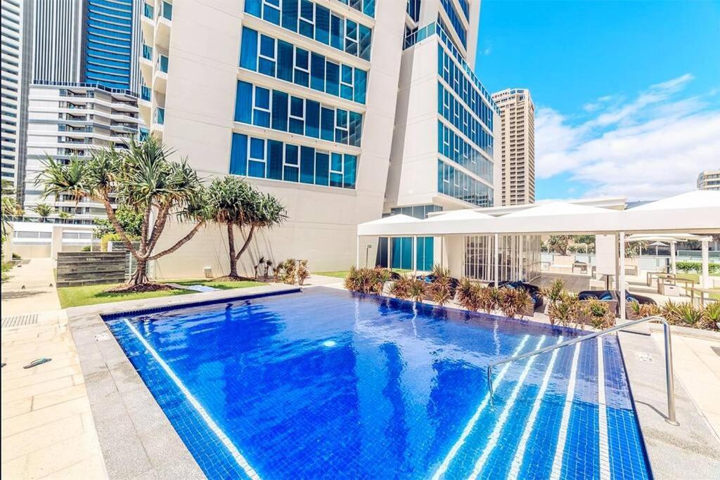 Hilton- Luxury Sky Ocean Lv27 Large Apartment