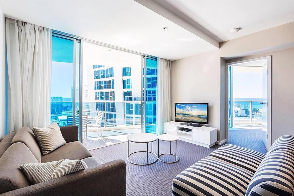 Hilton- Luxury Sky Ocean Lv27 Large Apartment