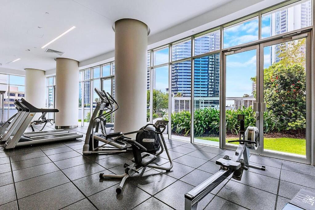 Hilton- Luxury Sky Ocean Lv27 Large Apartment