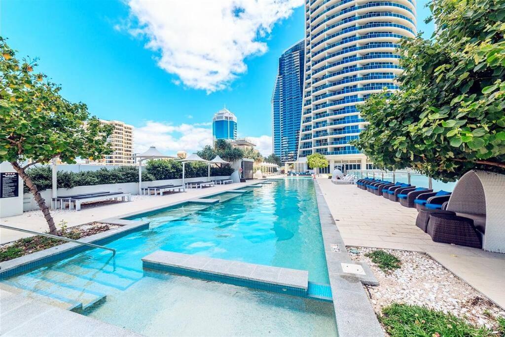 Hilton- Luxury Sky Ocean Lv27 Large Apartment