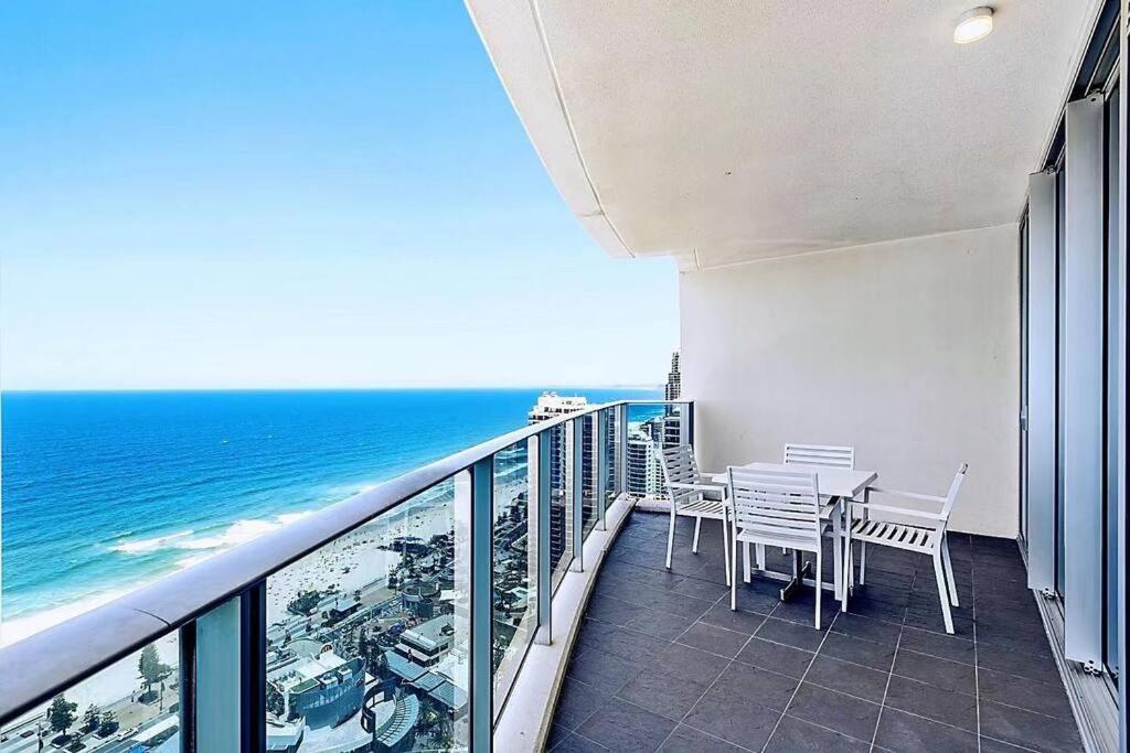 Hilton- Luxury Sky Ocean Lv27 Large Apartment