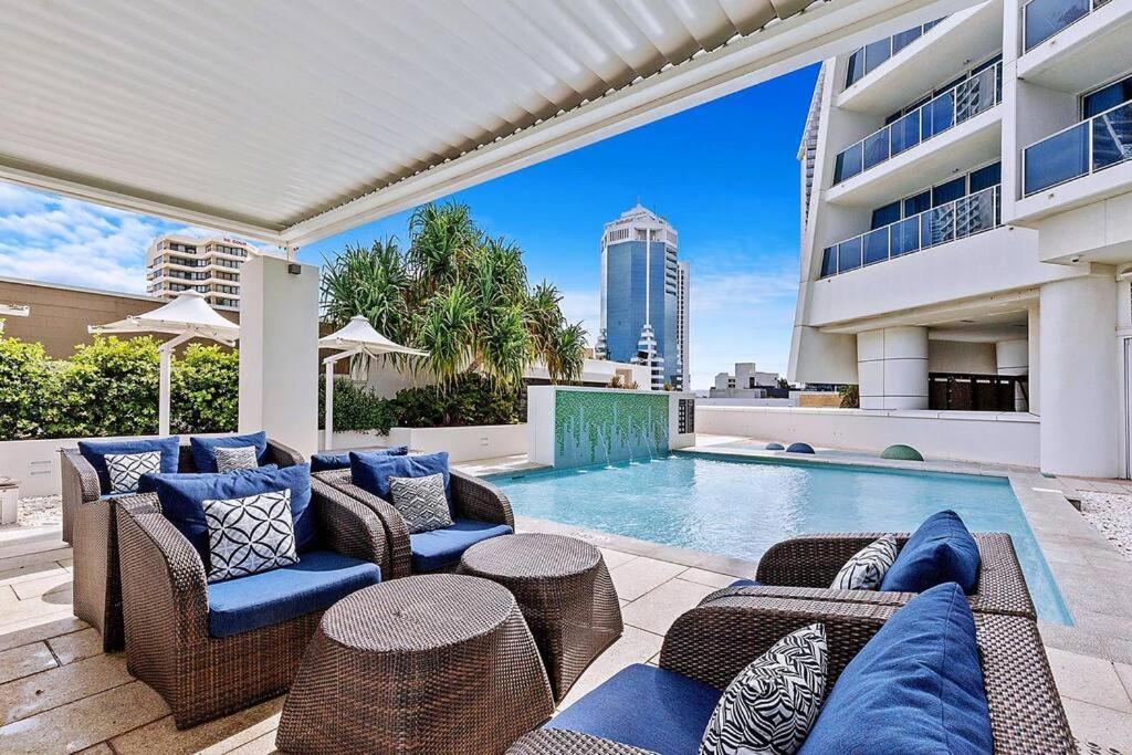 Hilton- Luxury Sky Ocean Lv27 Large Apartment
