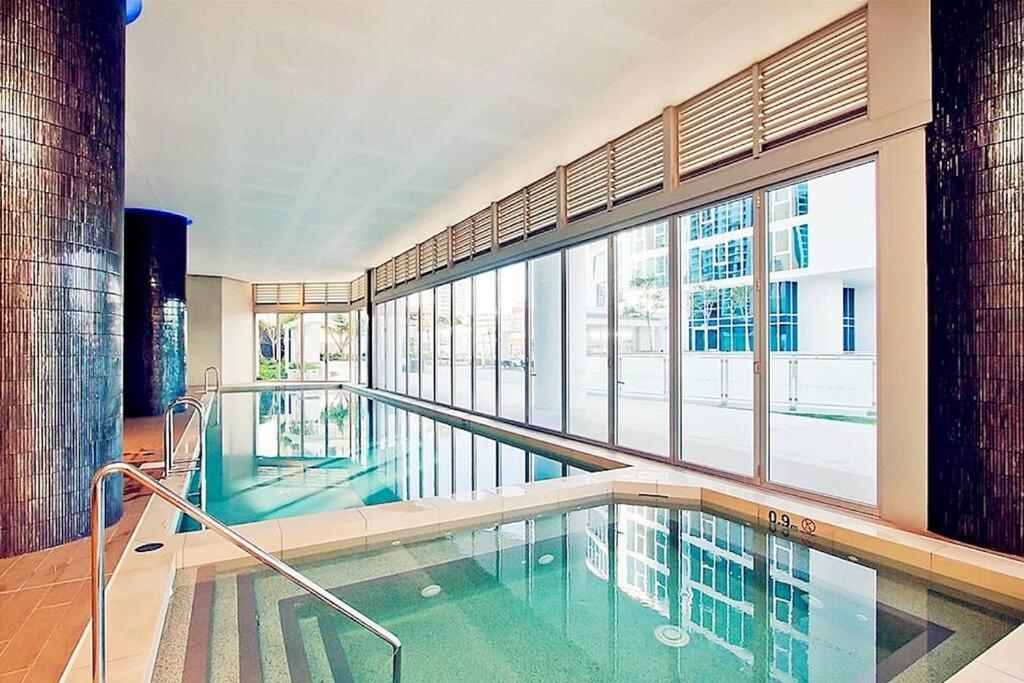 Hilton- Luxury Sky Ocean Lv27 Large Apartment