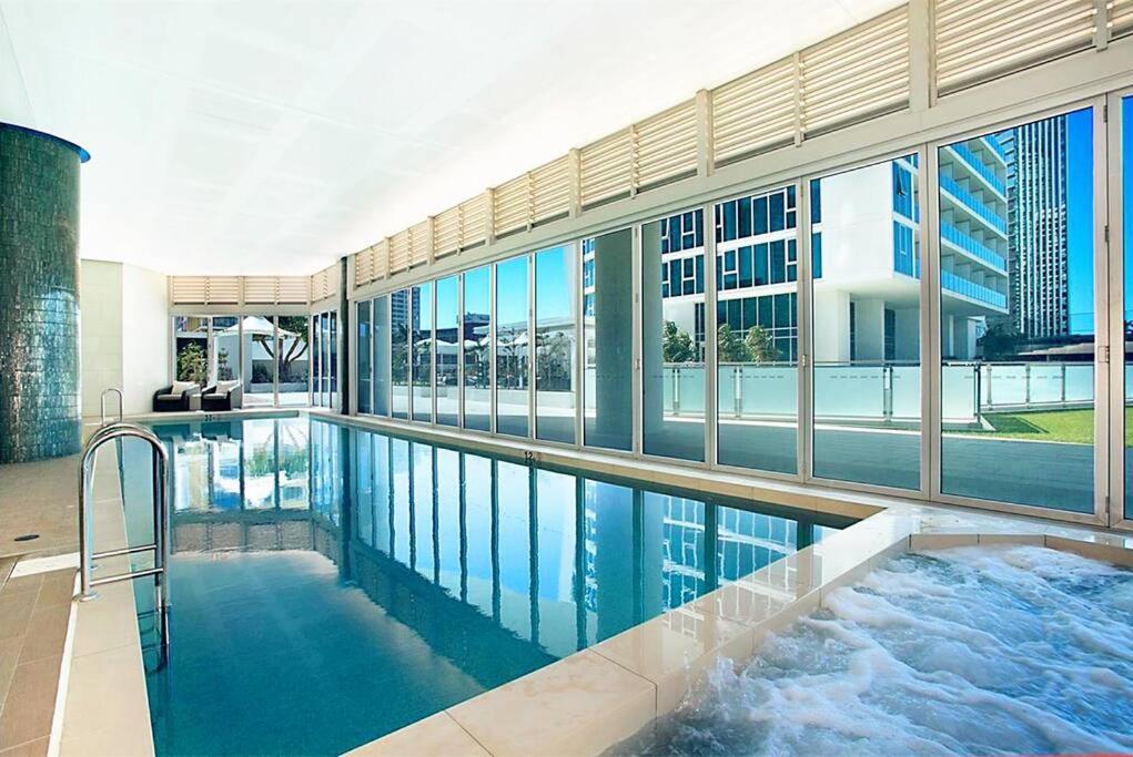 Hilton- Luxury Sky Ocean Lv27 Large Apartment