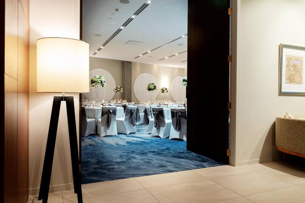 Hilton- Luxury Sky Ocean Lv27 Large Apartment